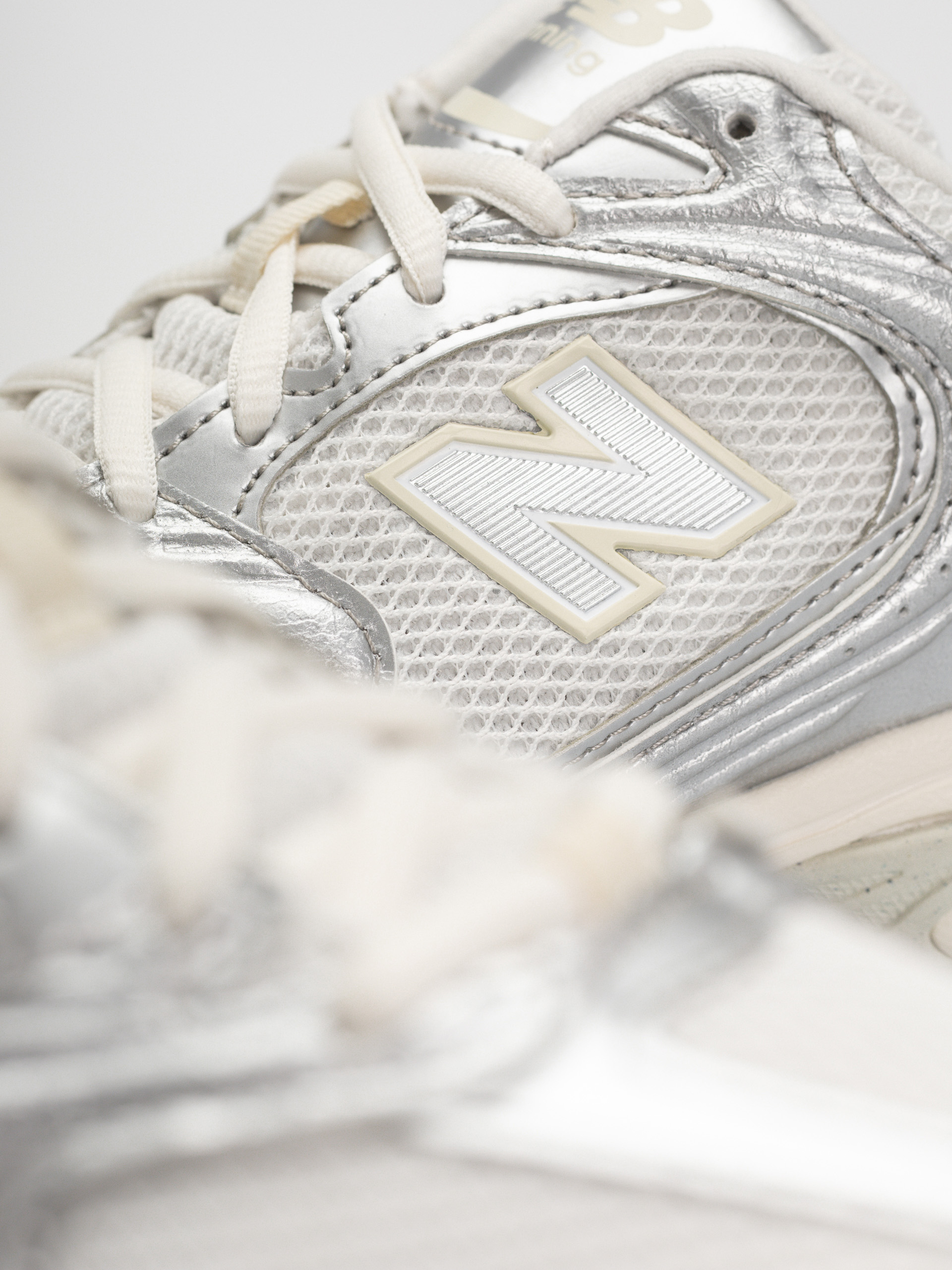 Обувки New Balance 530 (silver metallic/reflection)