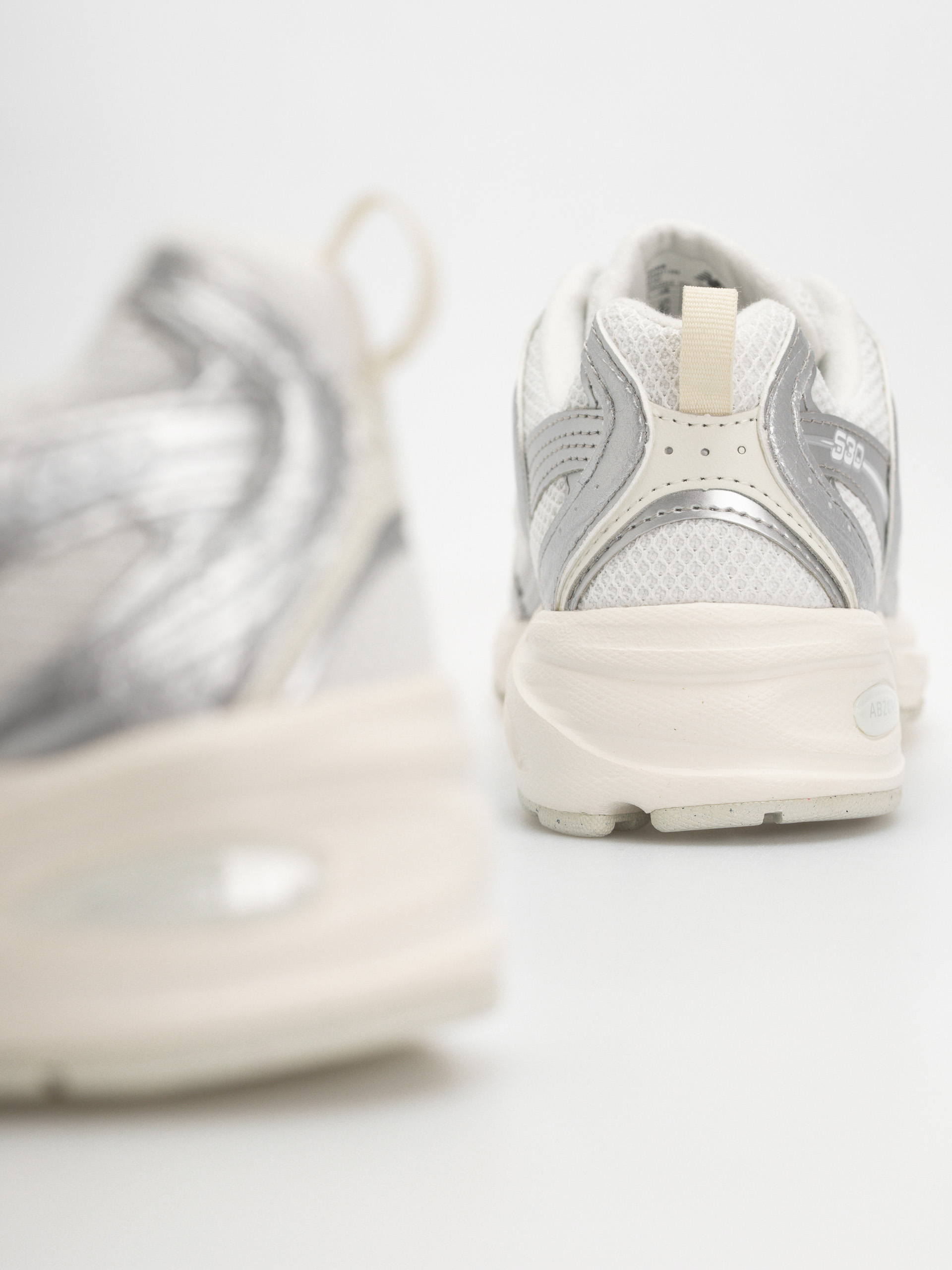 Обувки New Balance 530 (silver metallic/reflection)