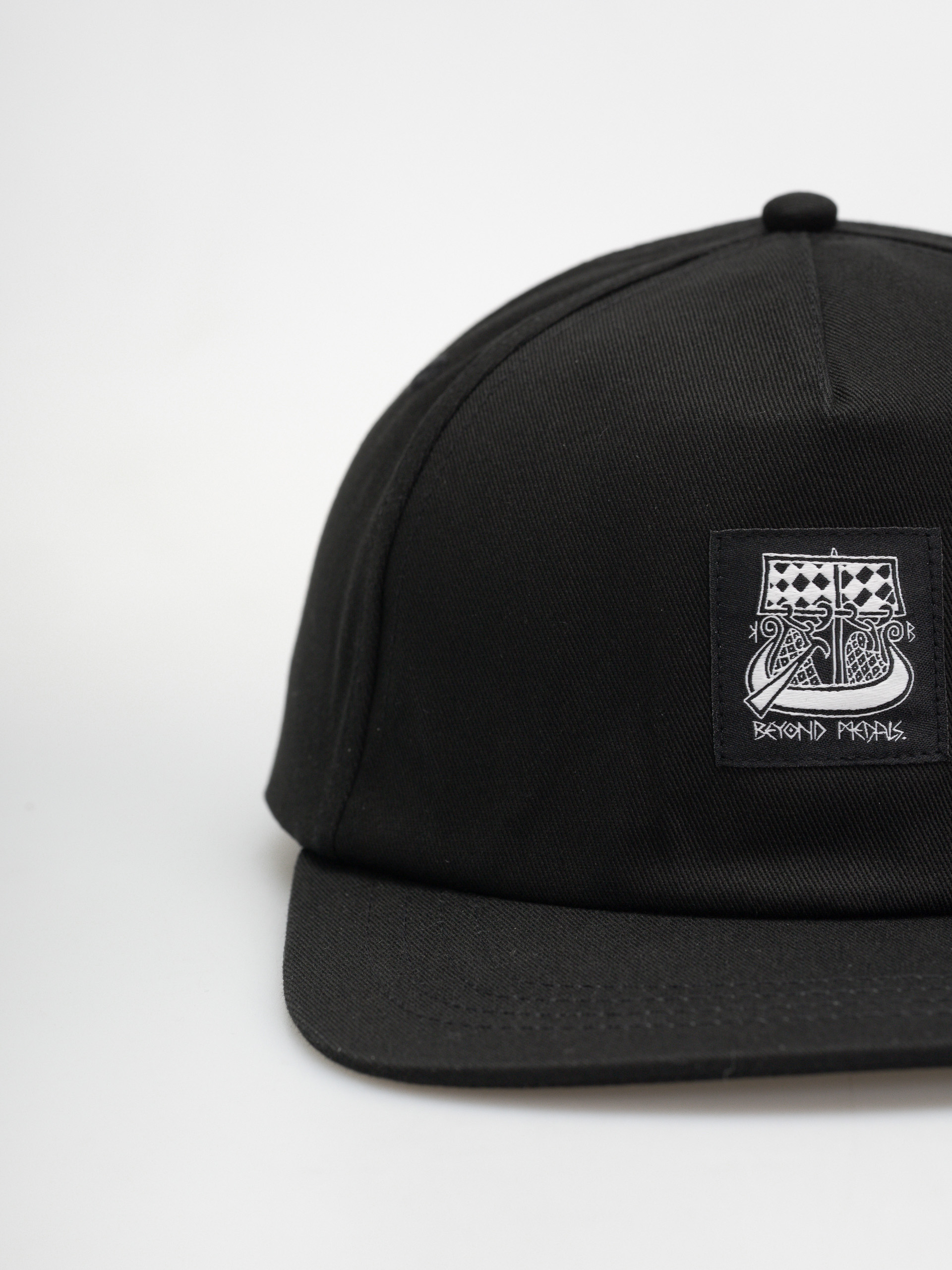 Шапка с козирка Beyond Medals Baekkel Unstructured (black)