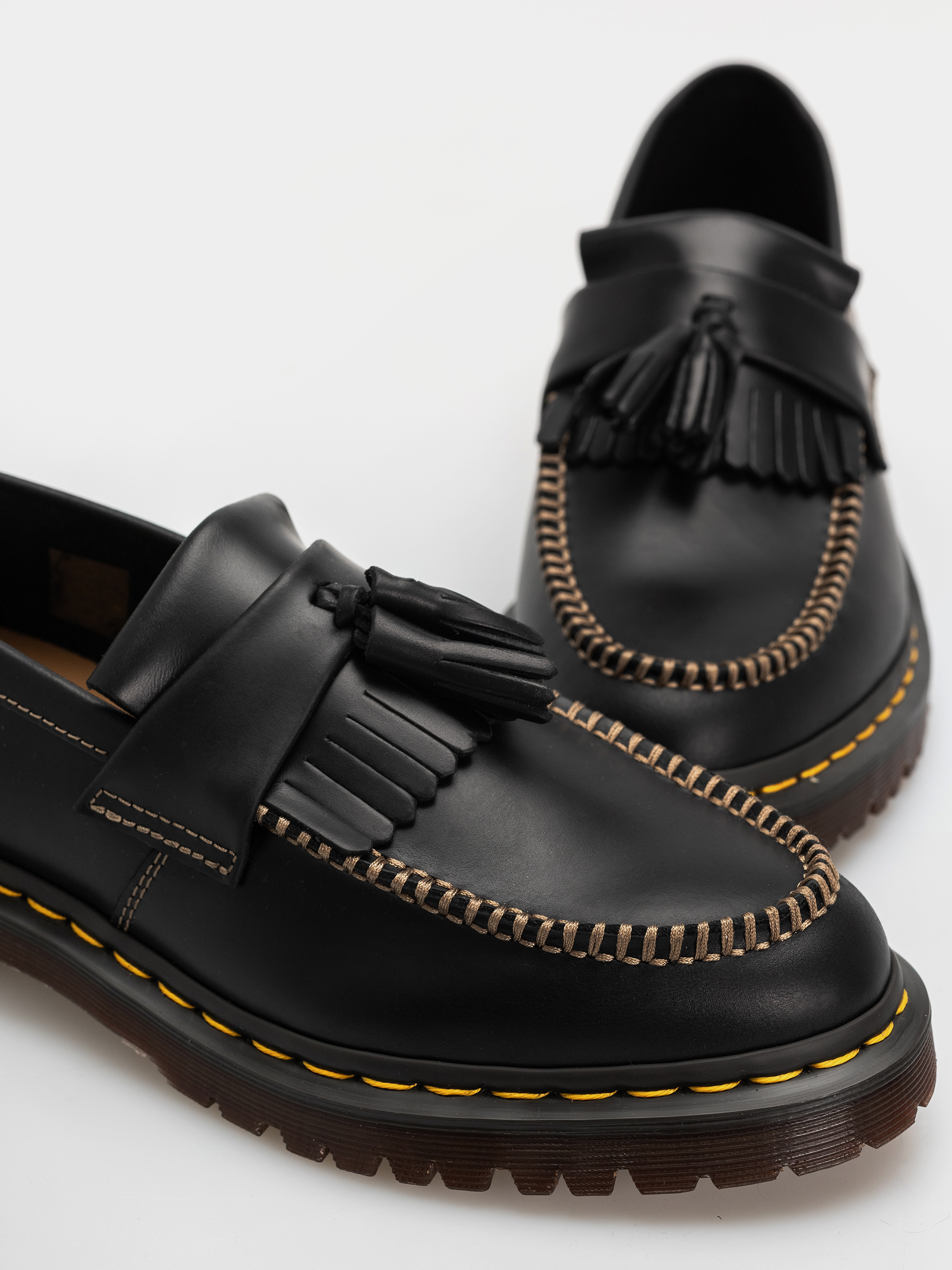 Обувки Dr. Martens Adrian Ben Tassel Loafer (black orleans)