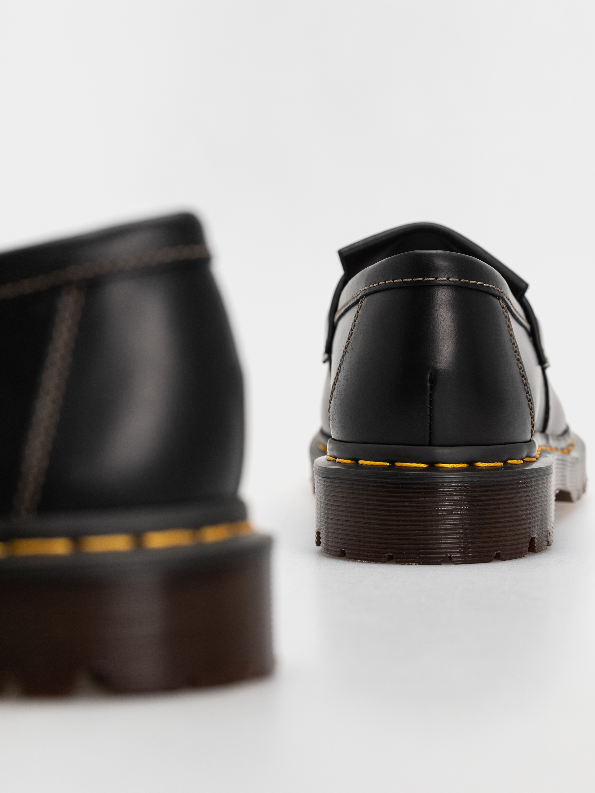 Обувки Dr. Martens Adrian Ben Tassel Loafer (black orleans)