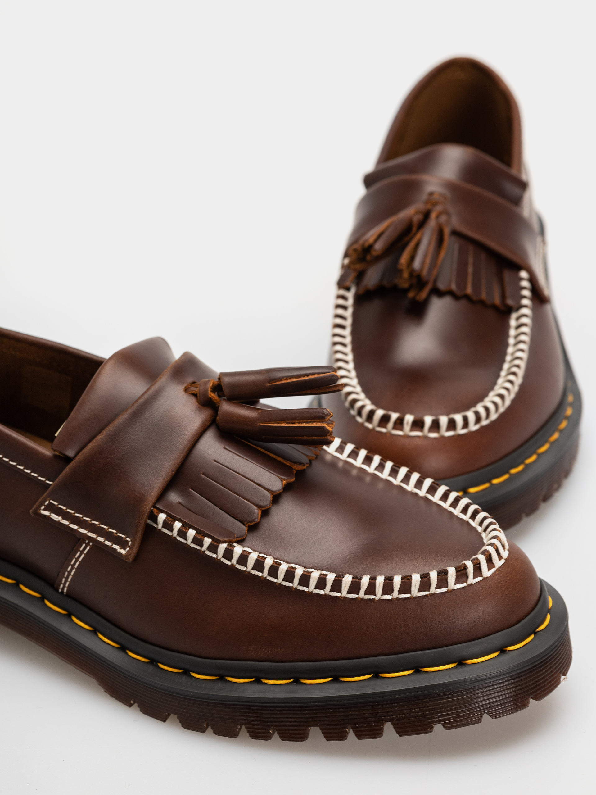Обувки Dr. Martens Adrian Ben Tassel Loafer (butterscotch orleans)