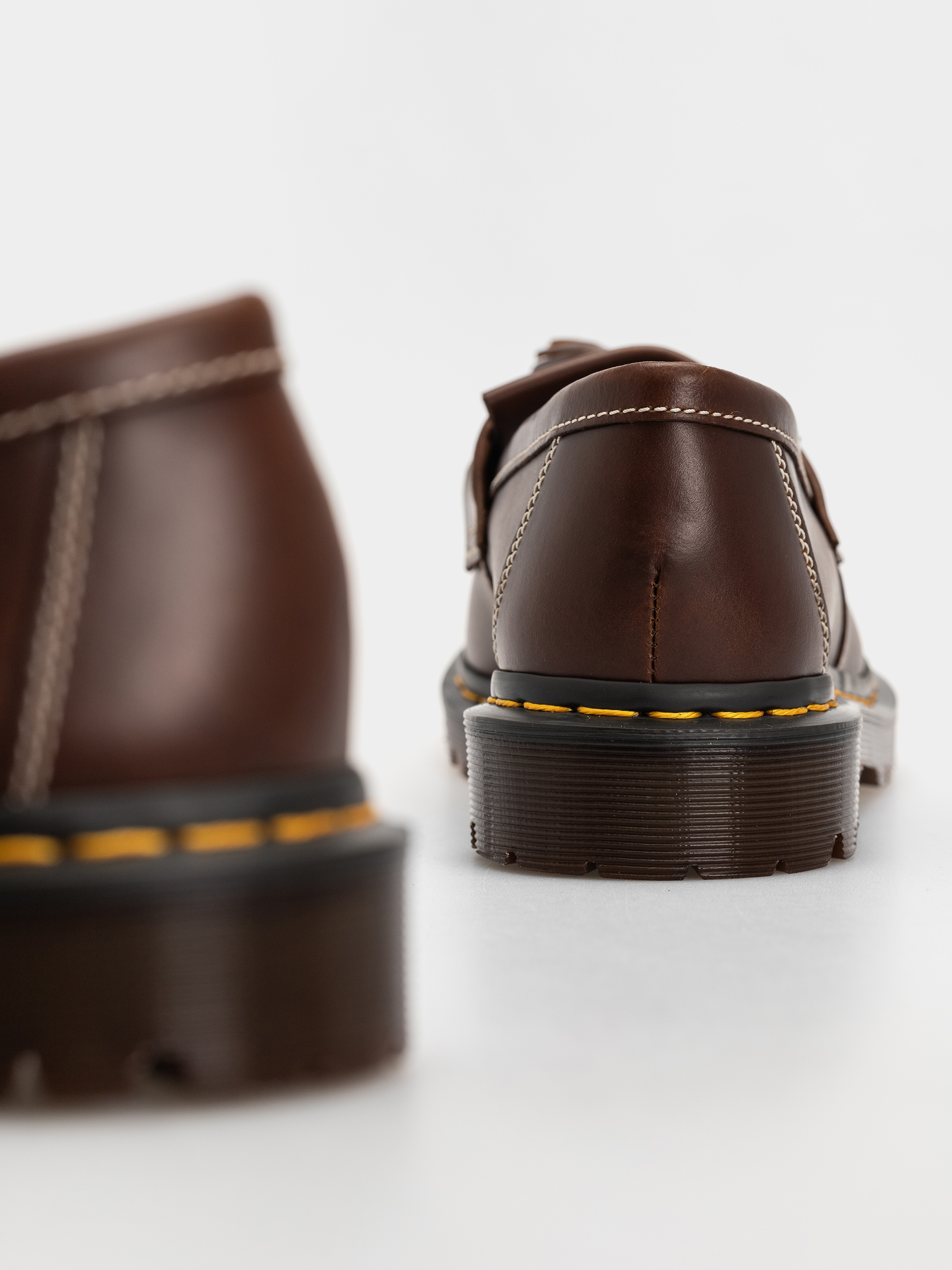 Обувки Dr. Martens Adrian Ben Tassel Loafer (butterscotch orleans)