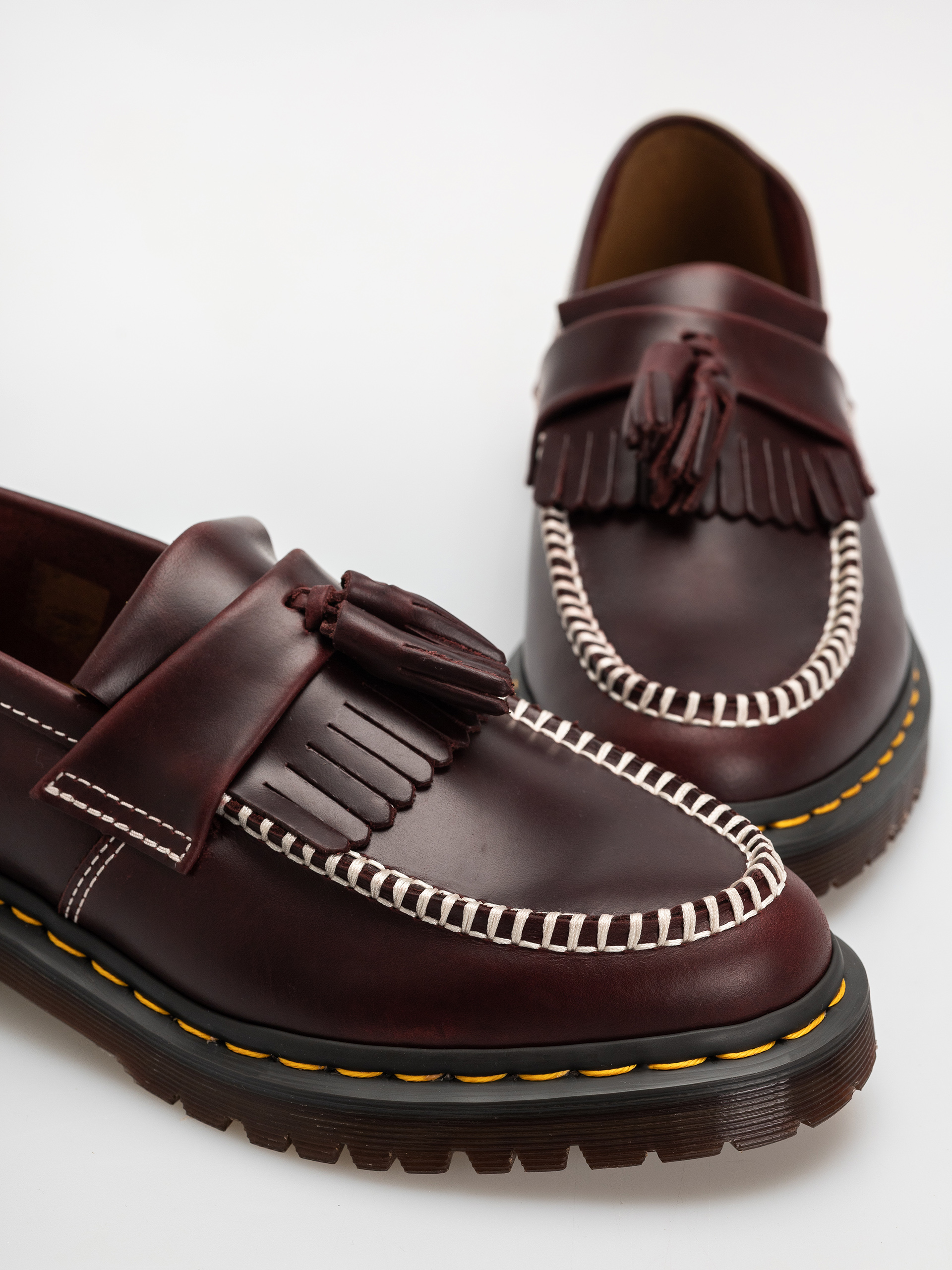 Обувки Dr. Martens Adrian Ben Tassel Loafer (cherry red orleans)