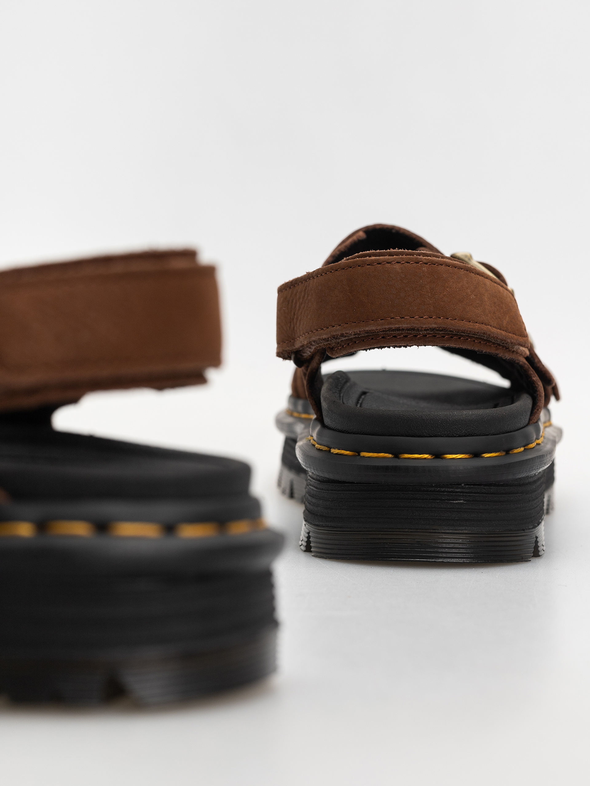 Сандали Dr. Martens ZebZag Wmn (sepia brown tumbled nubuck)