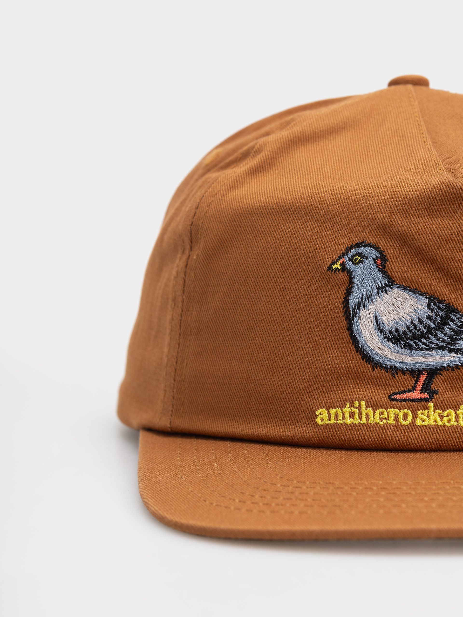 Шапка с козирка Antihero Lil Pigeon (medium brown/yellow)