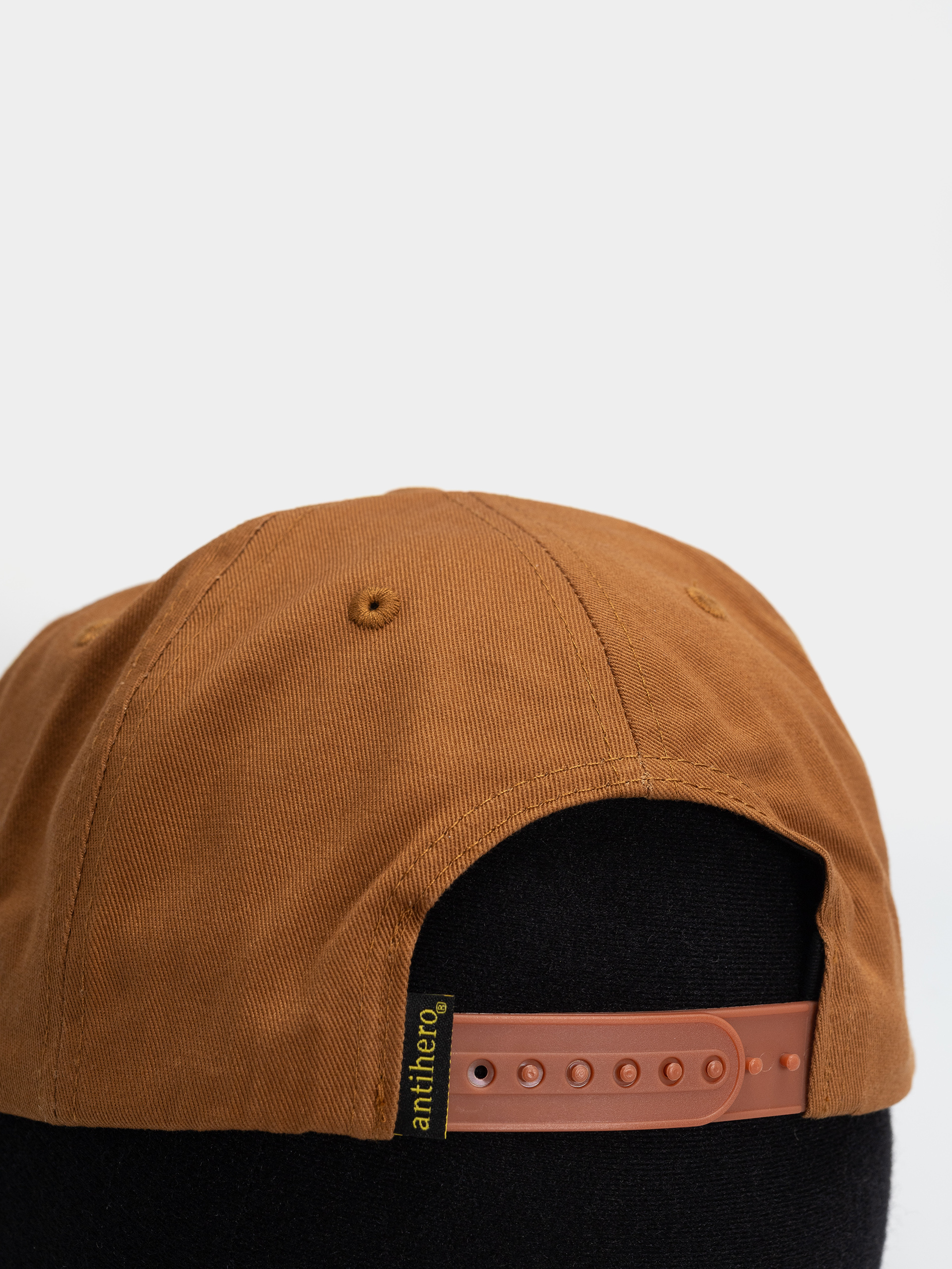 Шапка с козирка Antihero Lil Pigeon (medium brown/yellow)