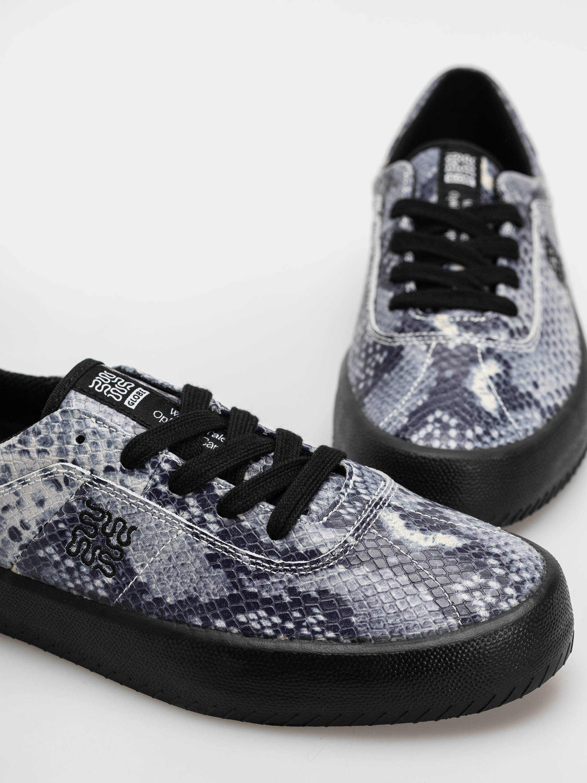 Обувки Globe Melbek (wasted talent black/snake)
