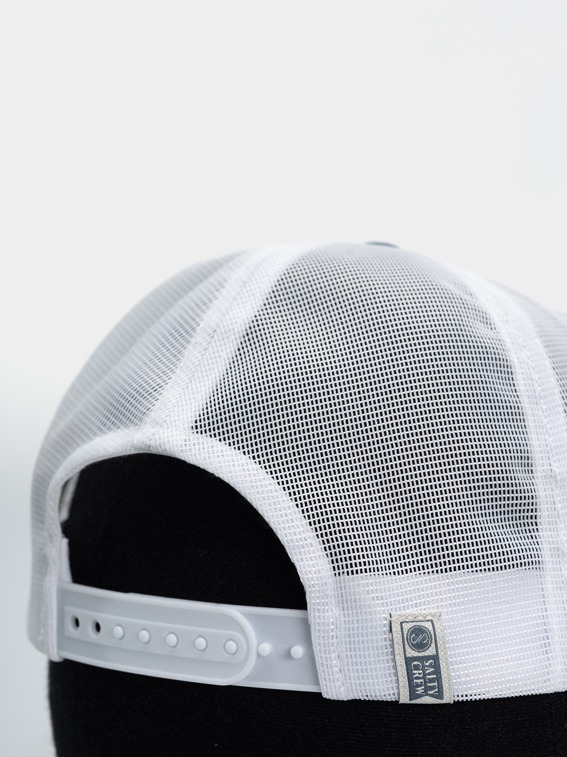 Шапка с козирка Salty Crew Bait Shop Trucker (off white)