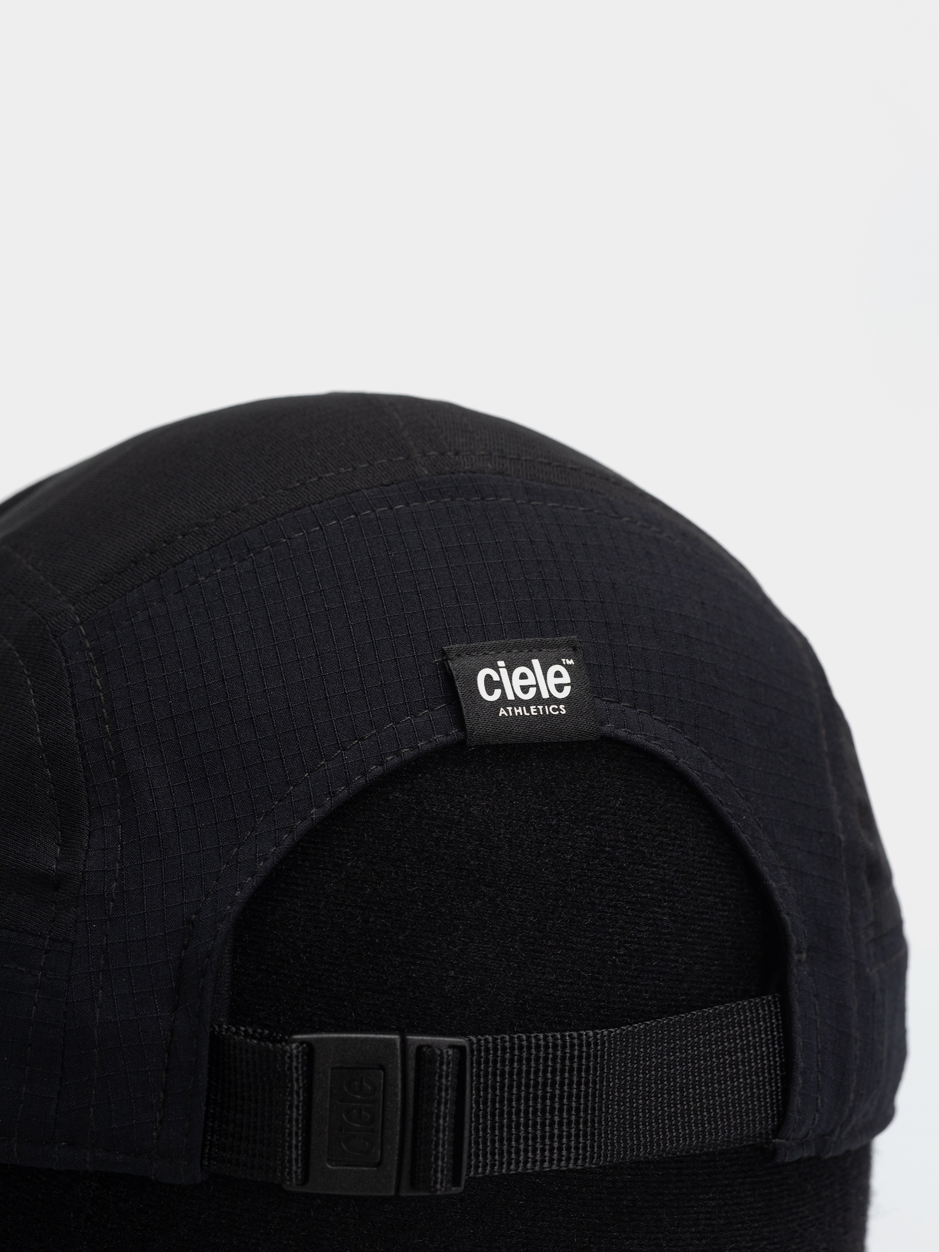 Шапка с козирка Ciele Athletics GOCap Field MontW (whitaker)