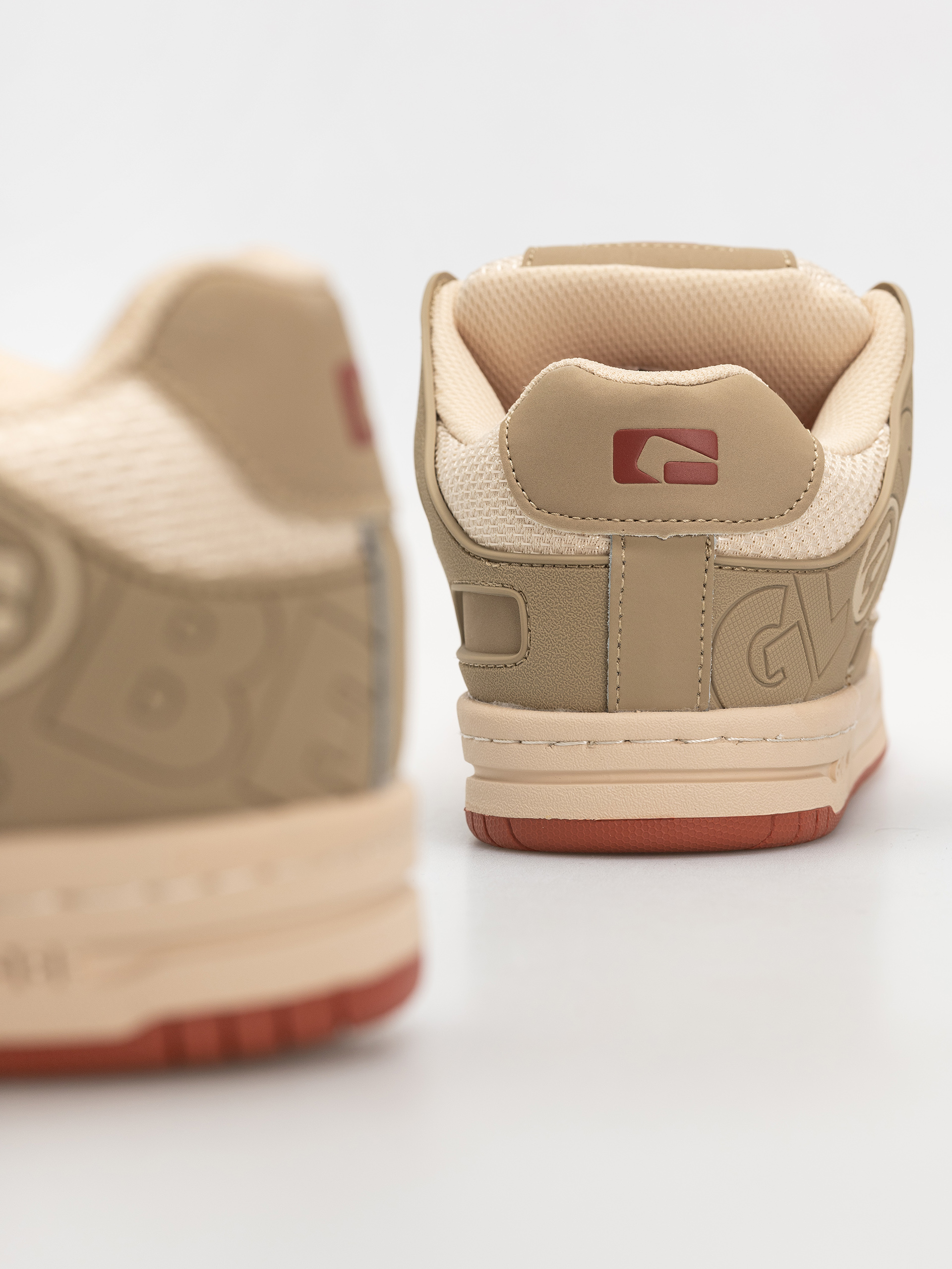 Обувки Globe Tilt (sand/red)