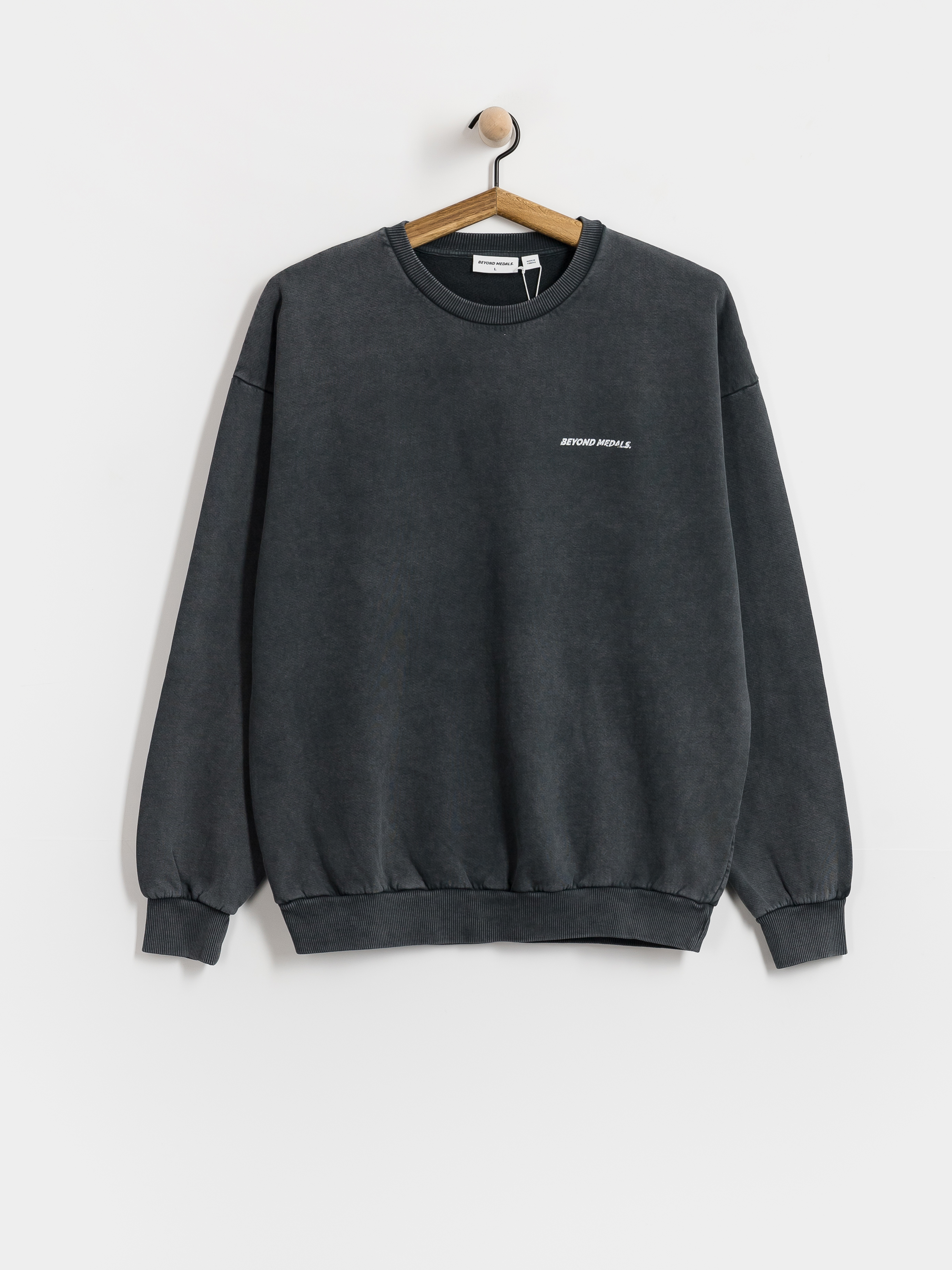 Суитшърт Beyond Medals Distressed Logo (black)