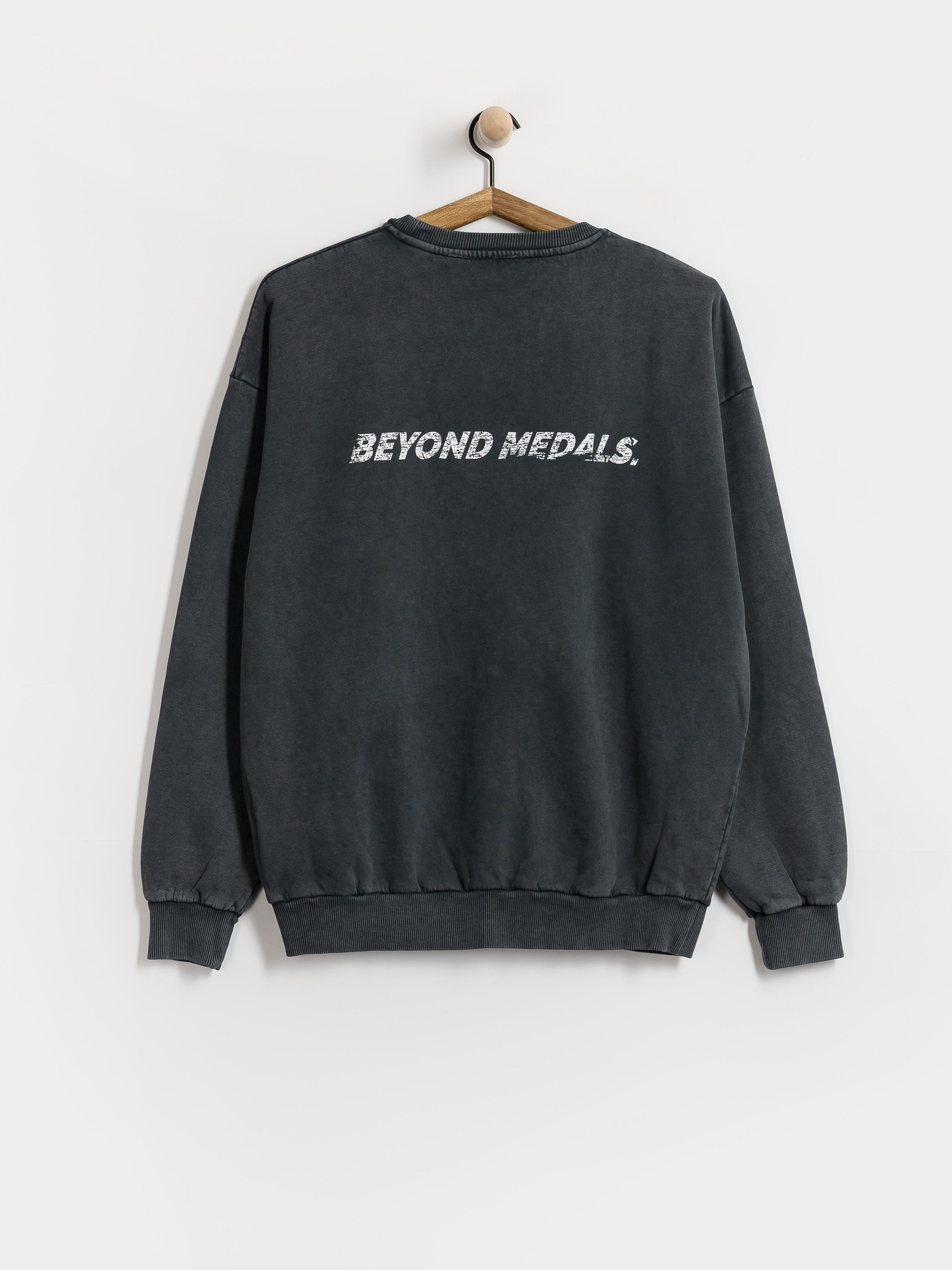 Суитшърт Beyond Medals Distressed Logo (black)