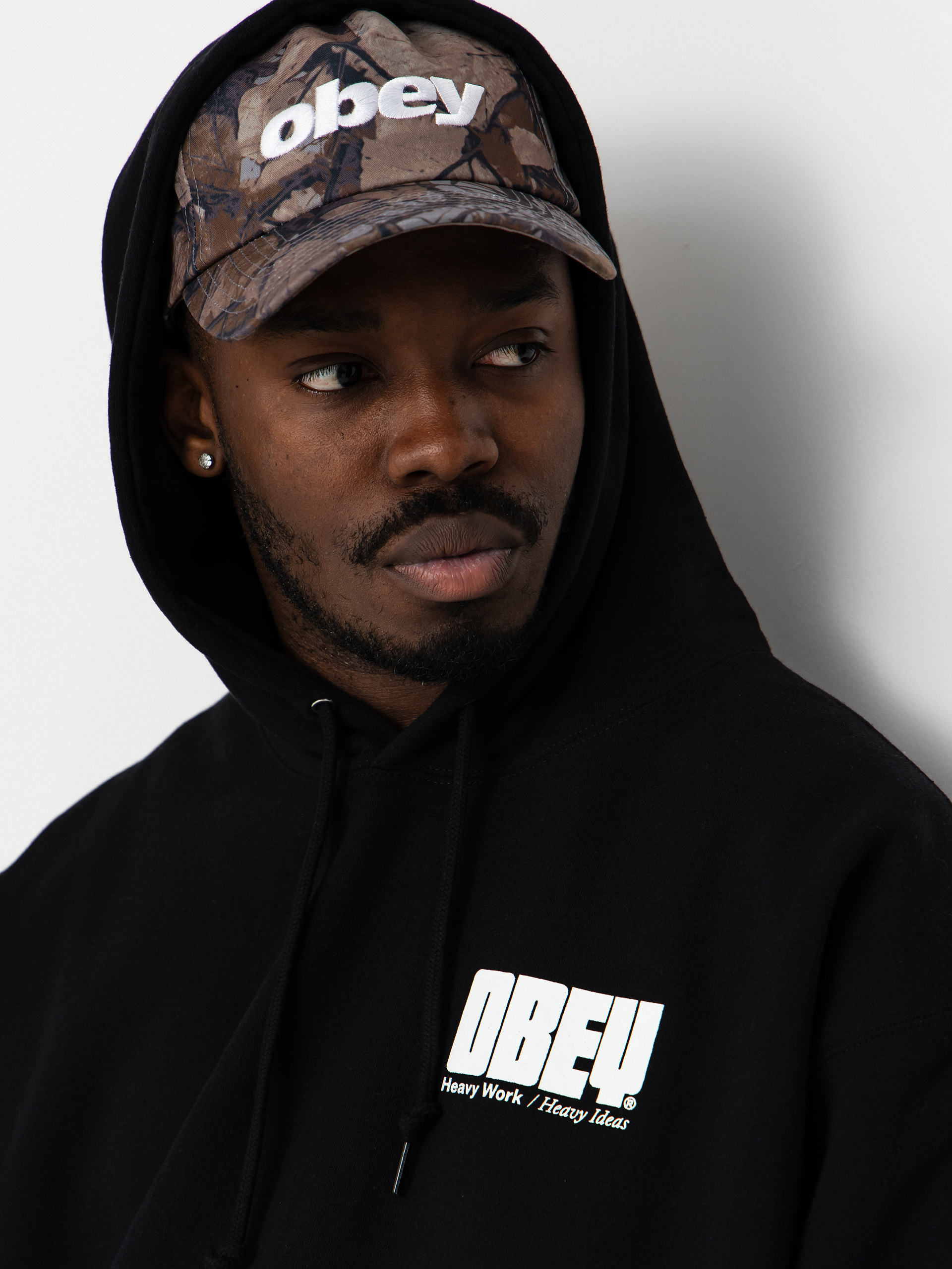 Суитшърт с качулка OBEY Heavy Ideas HD (black)