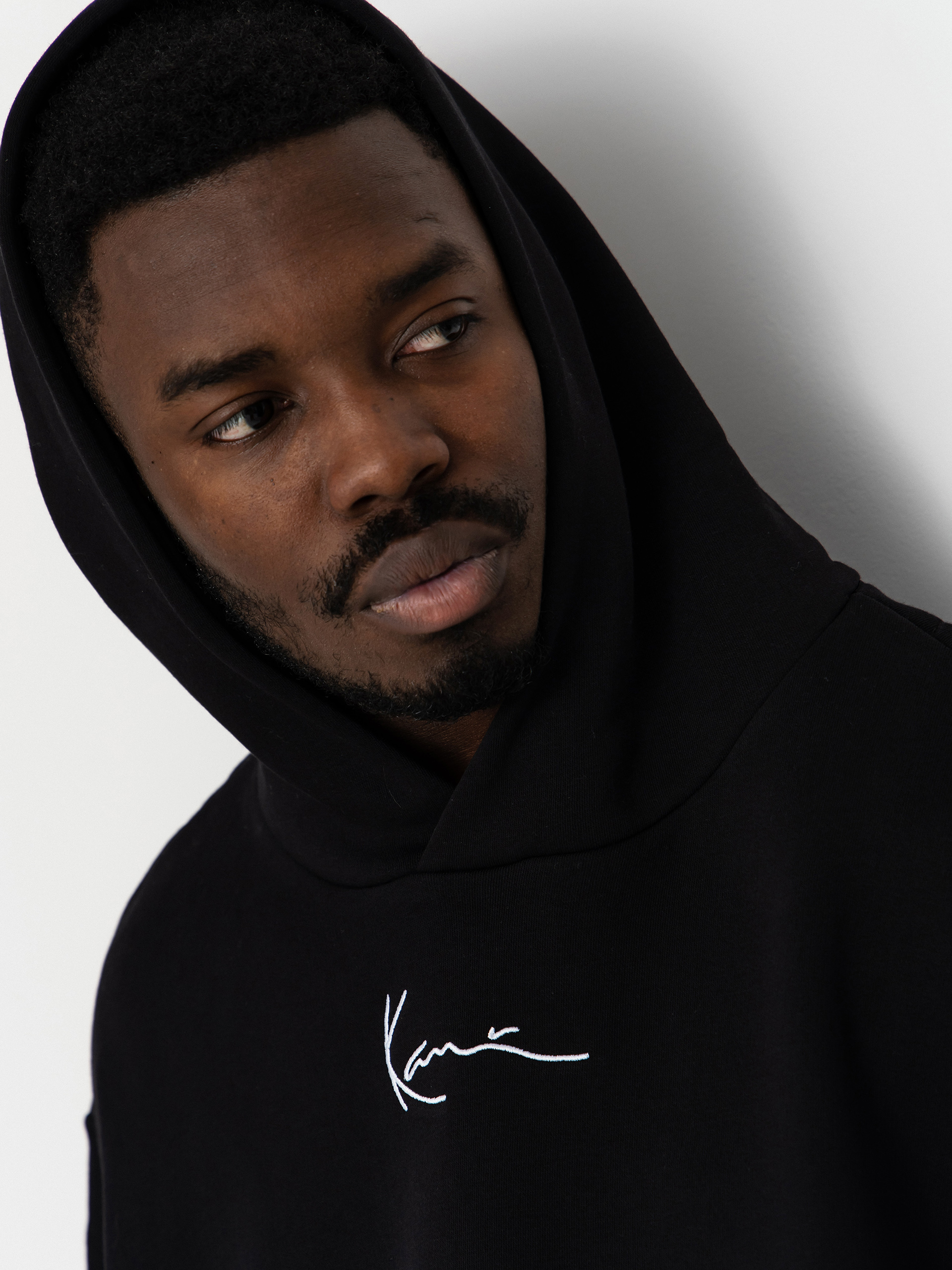 Суитшърт с качулка Karl Kani Small Signature Essential HD (black)