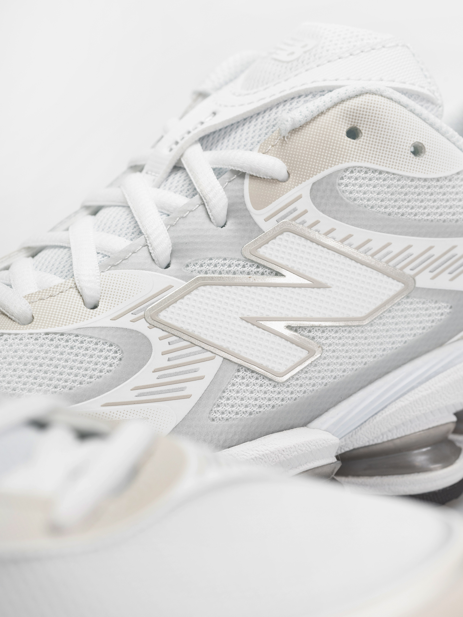 Обувки New Balance 2000 (103 white/silver metallic)