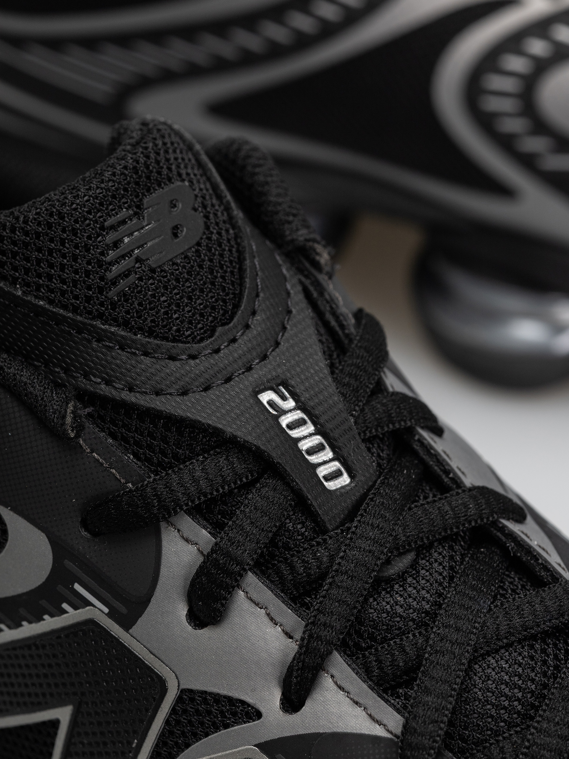 Обувки New Balance 2000 (black/silver metallic)