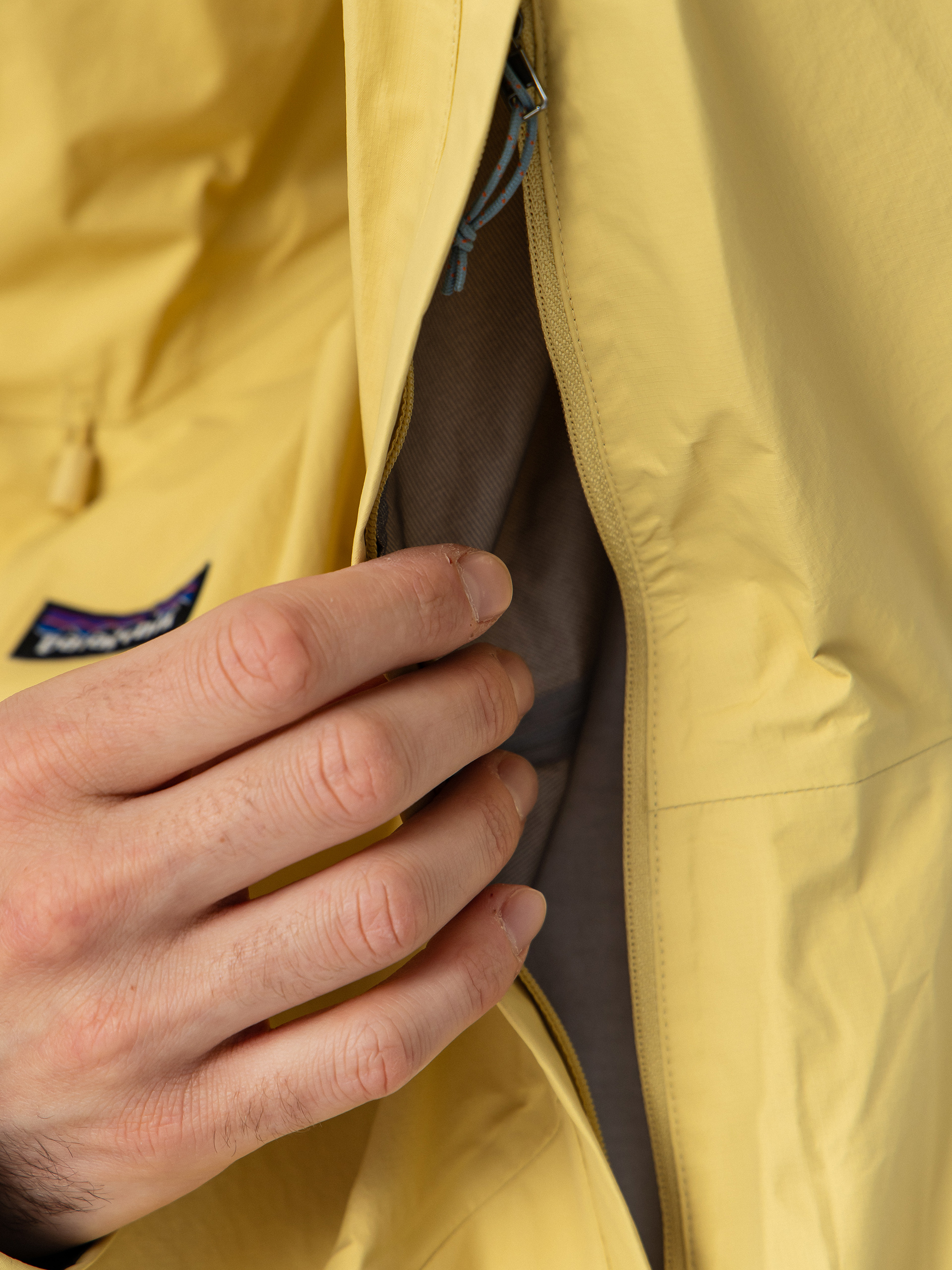 Яке Patagonia Torrentshell 3L (limestone yellow)