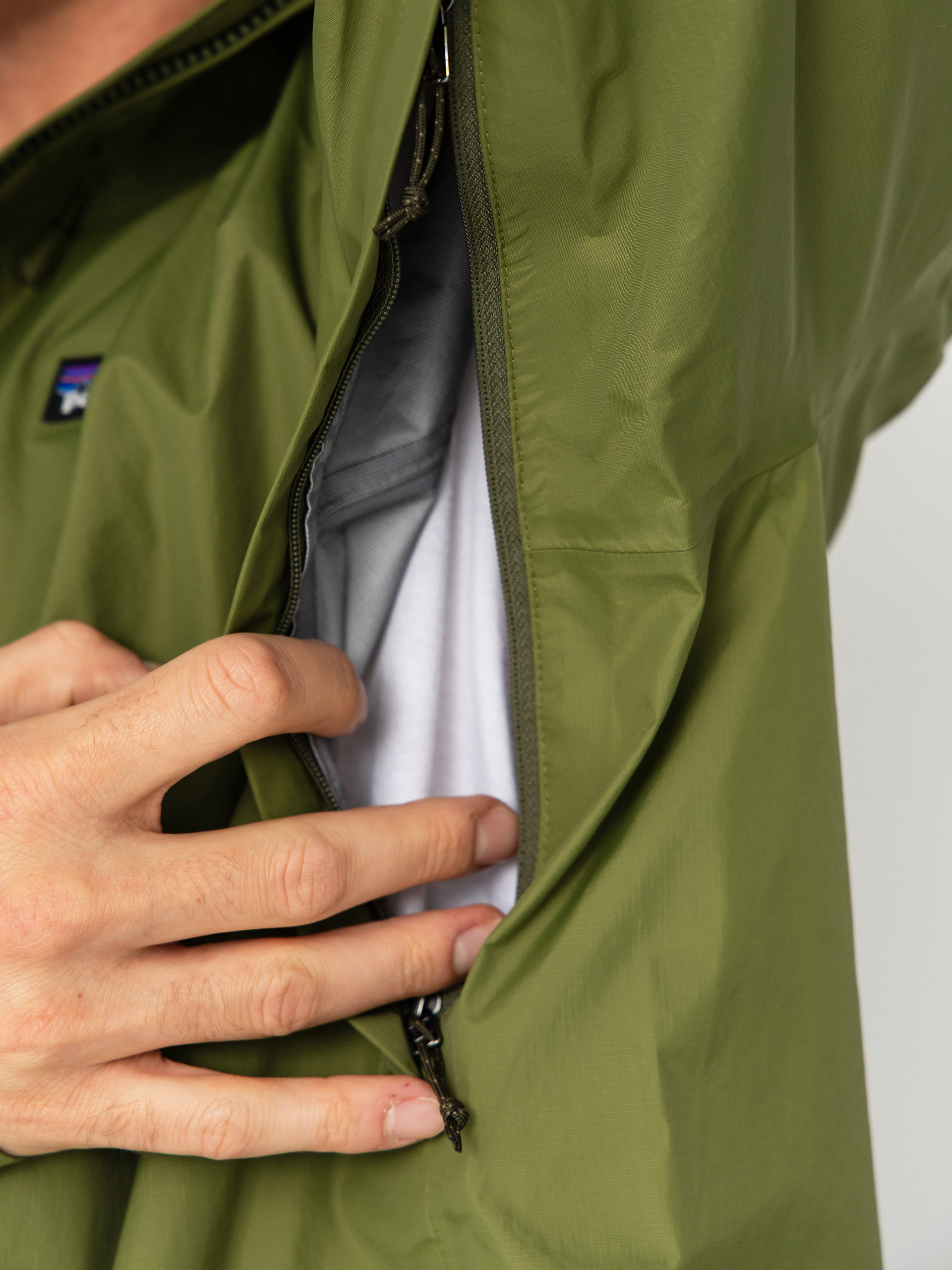 Яке Patagonia Torrentshell 3L (caper green)