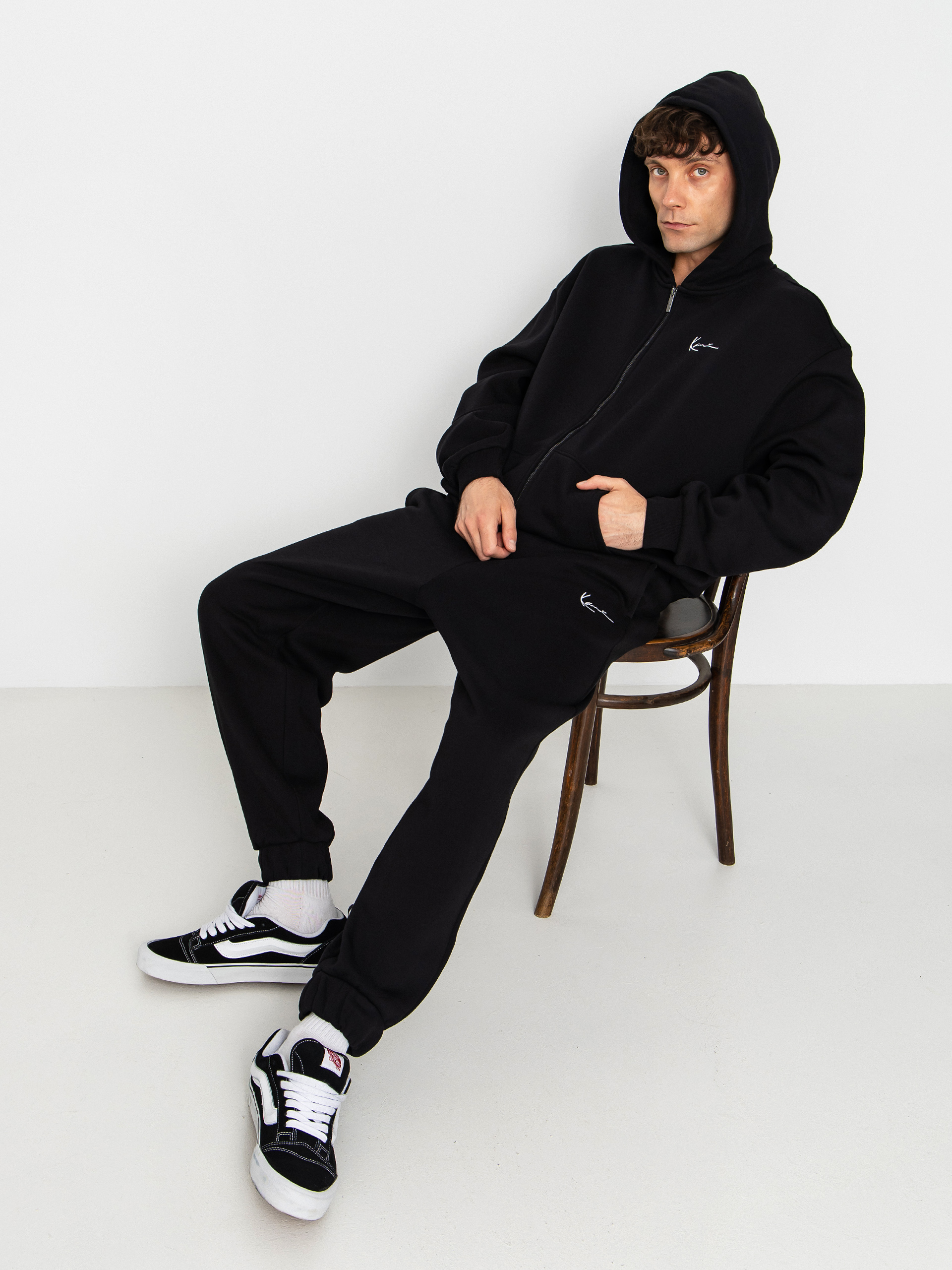 Суитшърт с качулка Karl Kani Chest Signature Essential ZHD (black)
