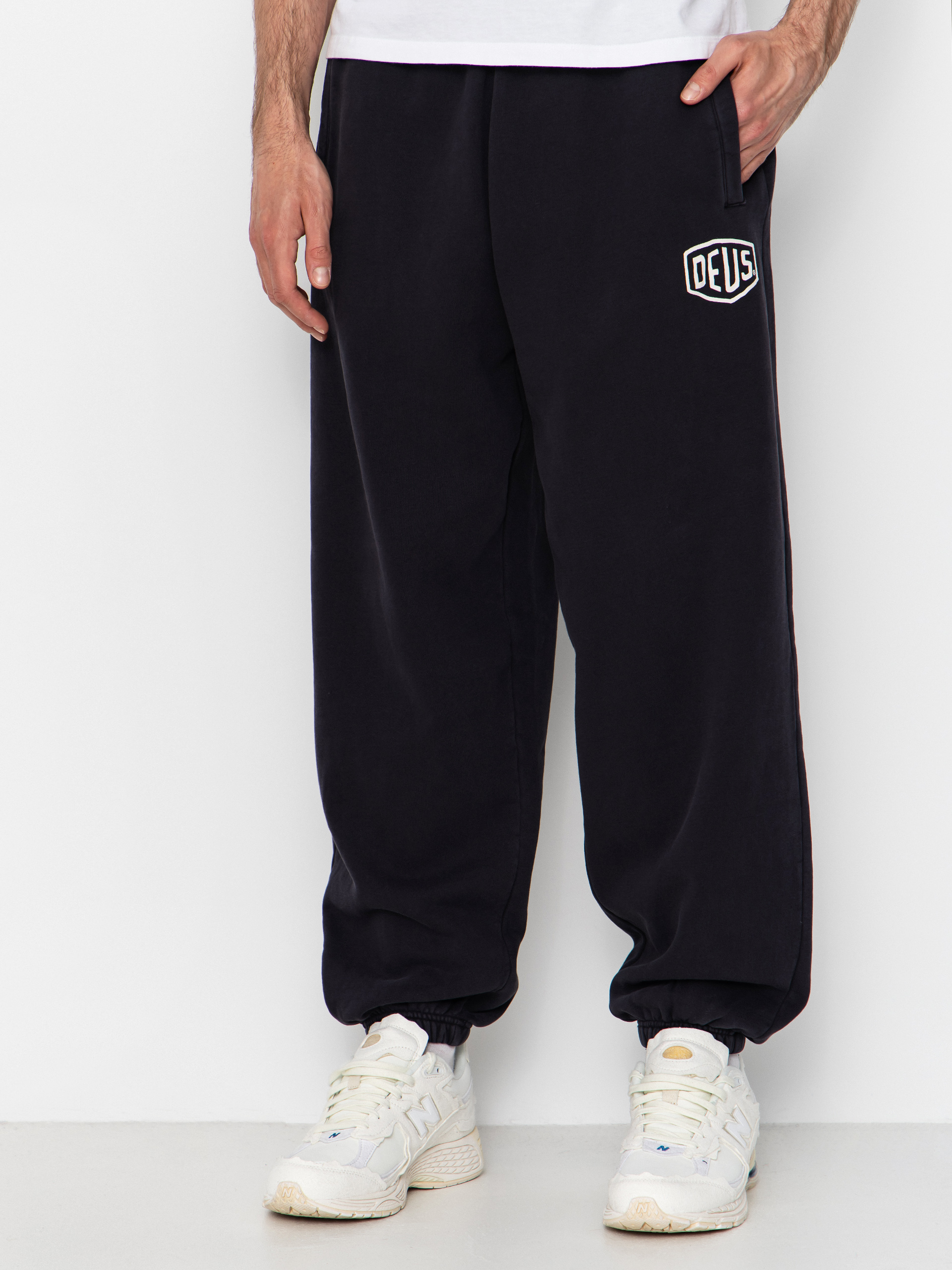 Панталони Deus Ex Machina Shield Garment Dyed Track (black)