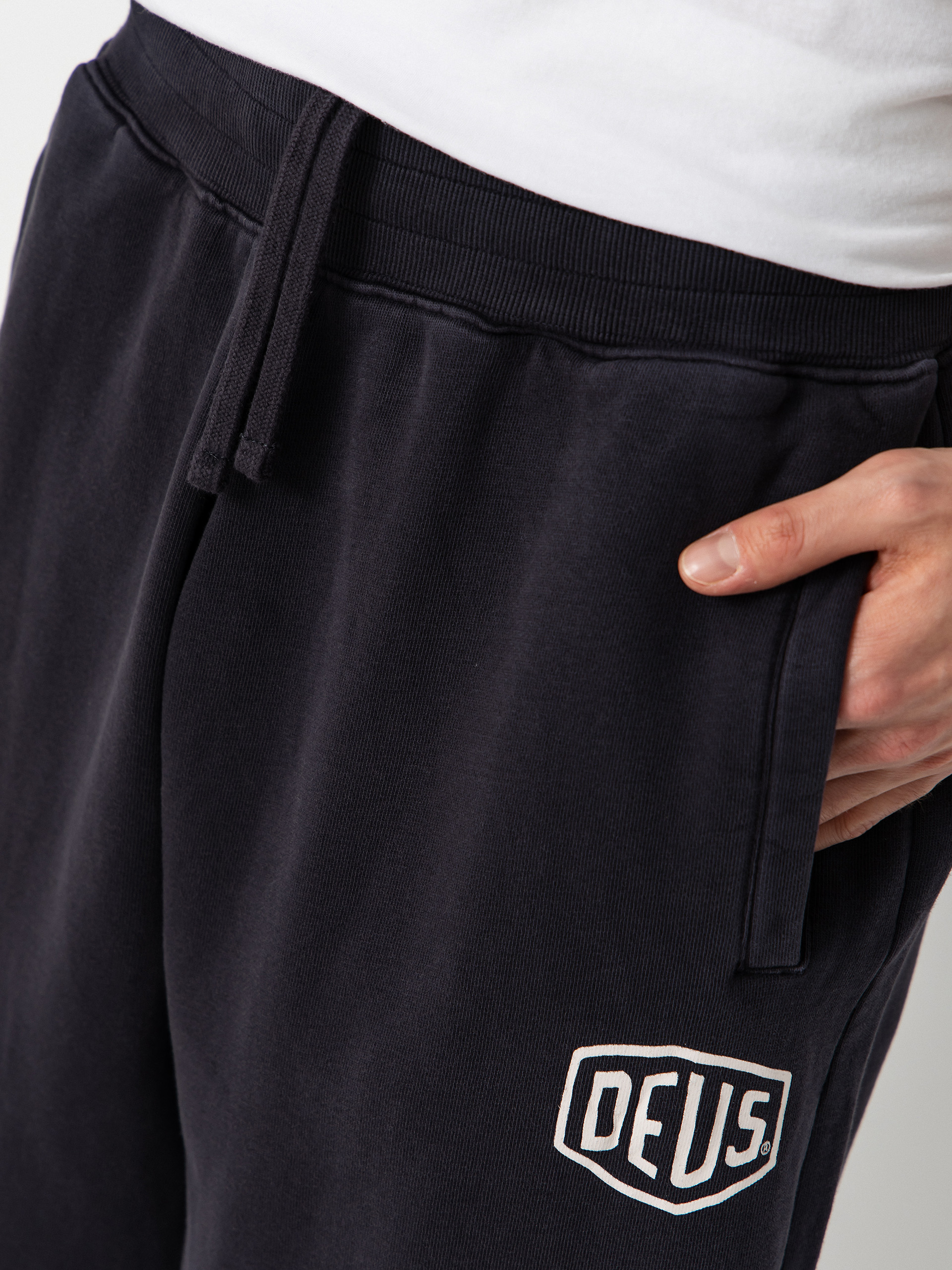 Панталони Deus Ex Machina Shield Garment Dyed Track (black)