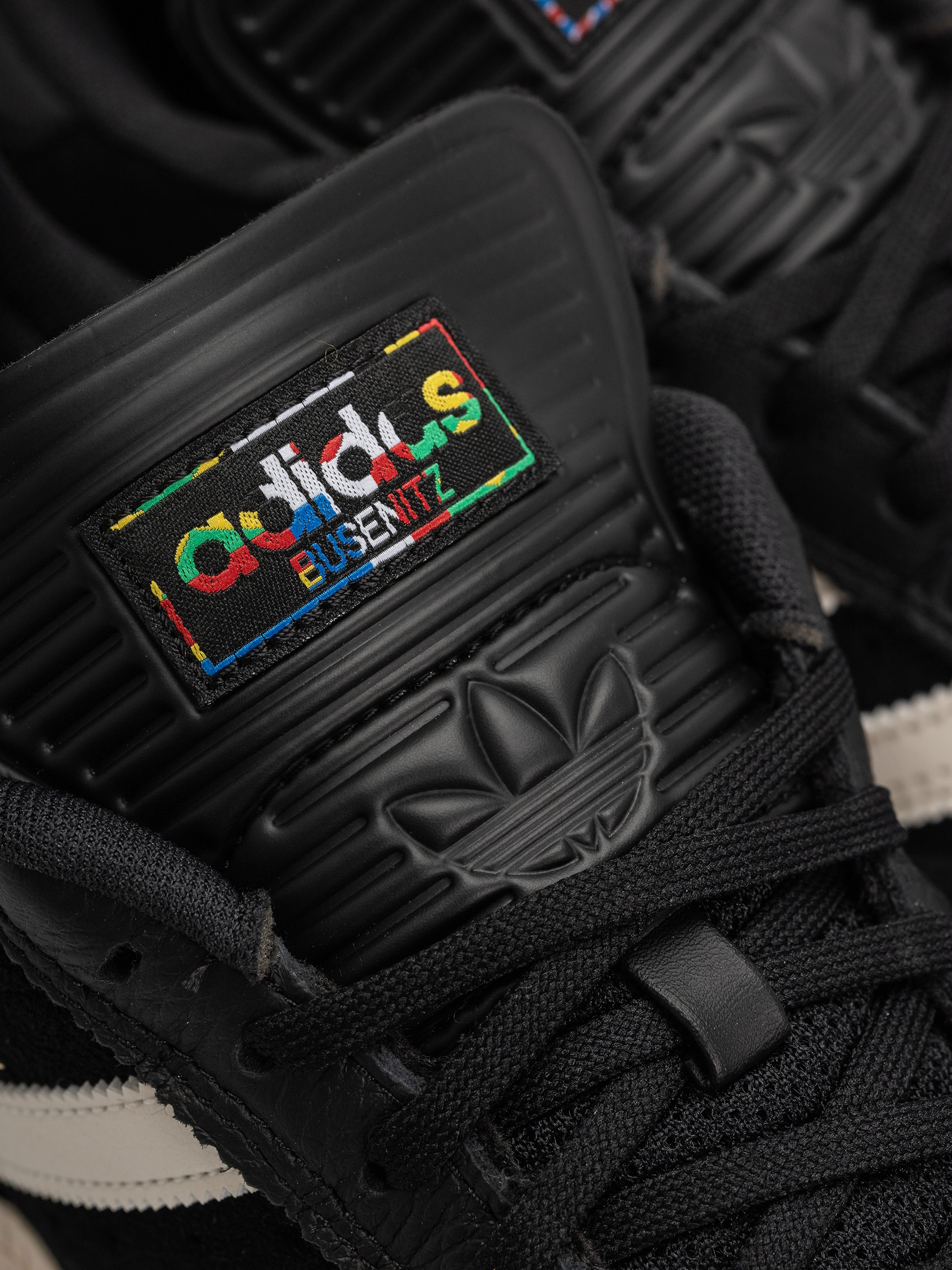 Обувки adidas Busenitz (cblack/cwhite/goldmt)