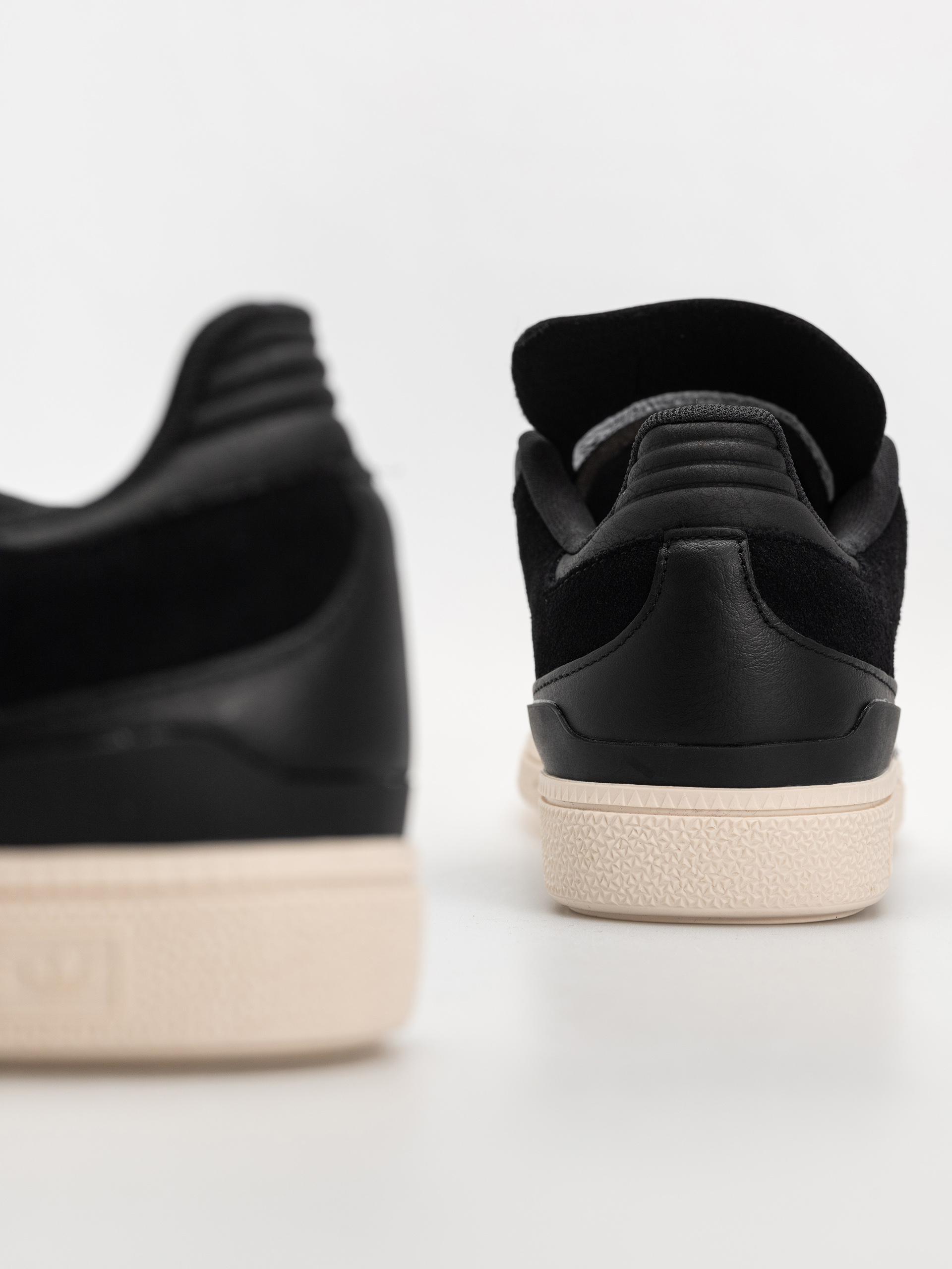 Обувки adidas Busenitz (cblack/cwhite/goldmt)