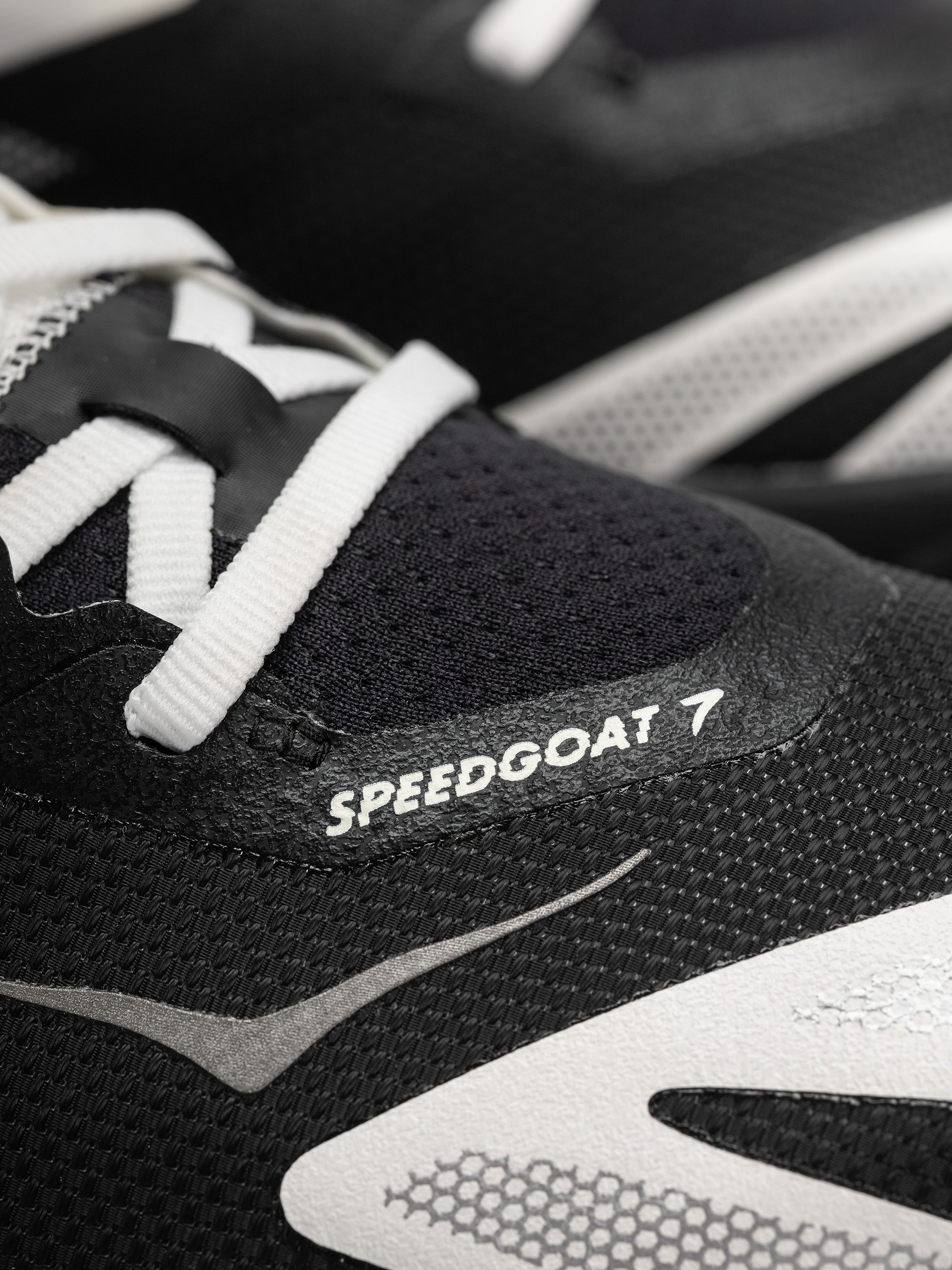 Обувки Hoka Speedgoat 7 (black/white)