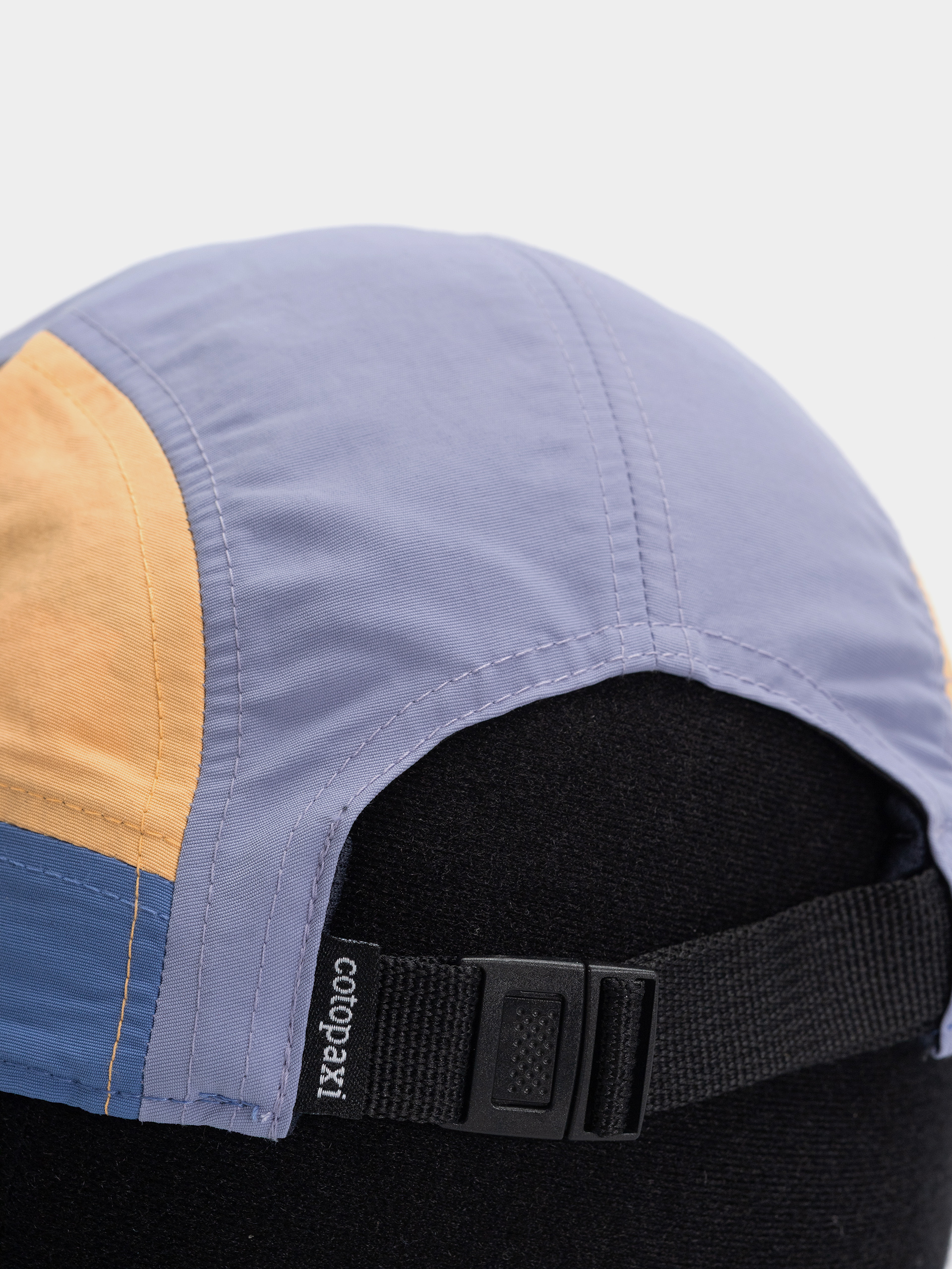 Шапка с козирка Cotopaxi Tech (grapefruit and aster)