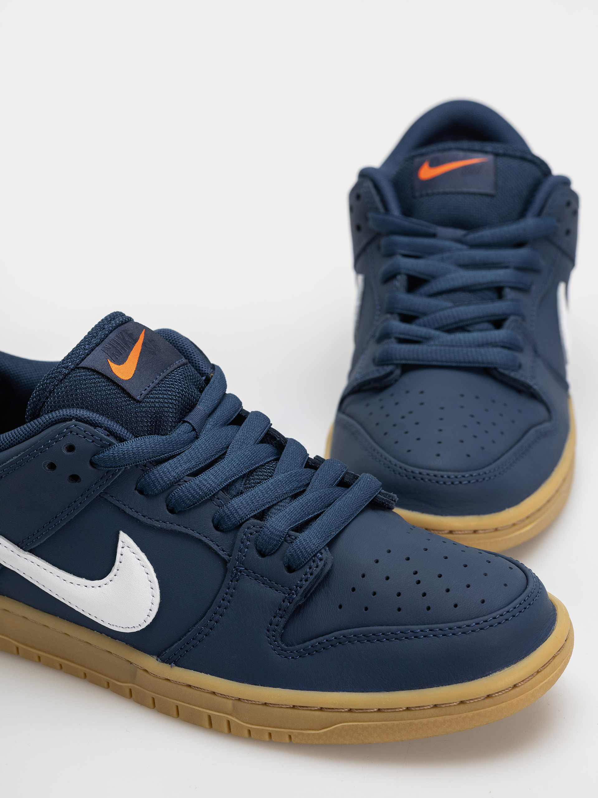 Обувки Nike SB Dunk Low Pro (navy/white navy gum light brown)
