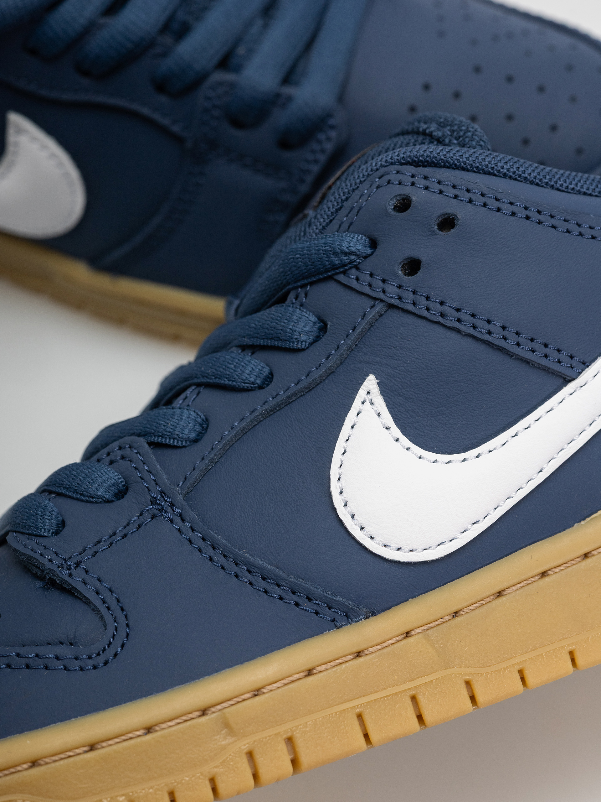 Обувки Nike SB Dunk Low Pro (navy/white navy gum light brown)
