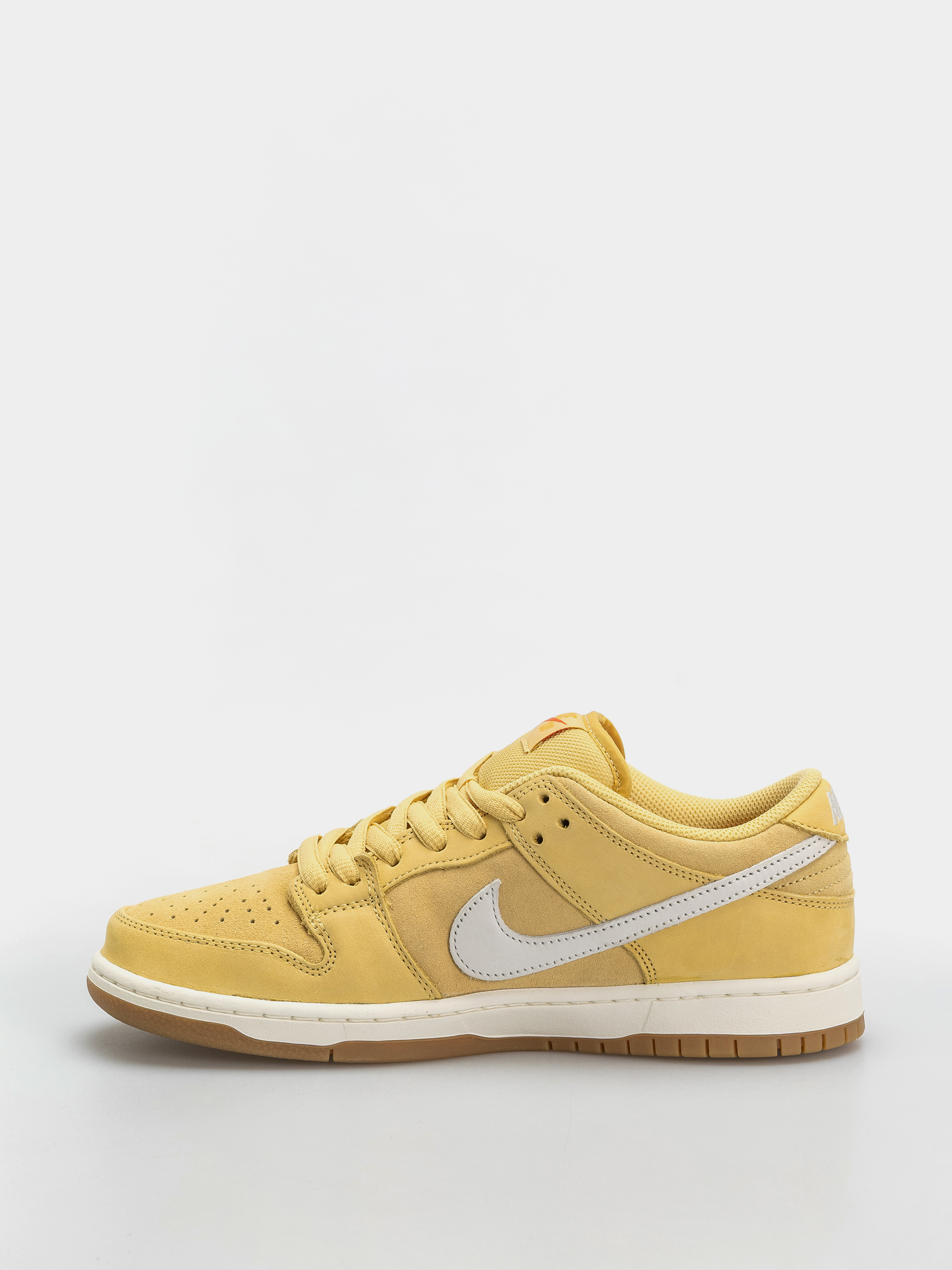 Обувки Nike SB Dunk Low Pro (saturn gold/sail saturn gold solar flare)