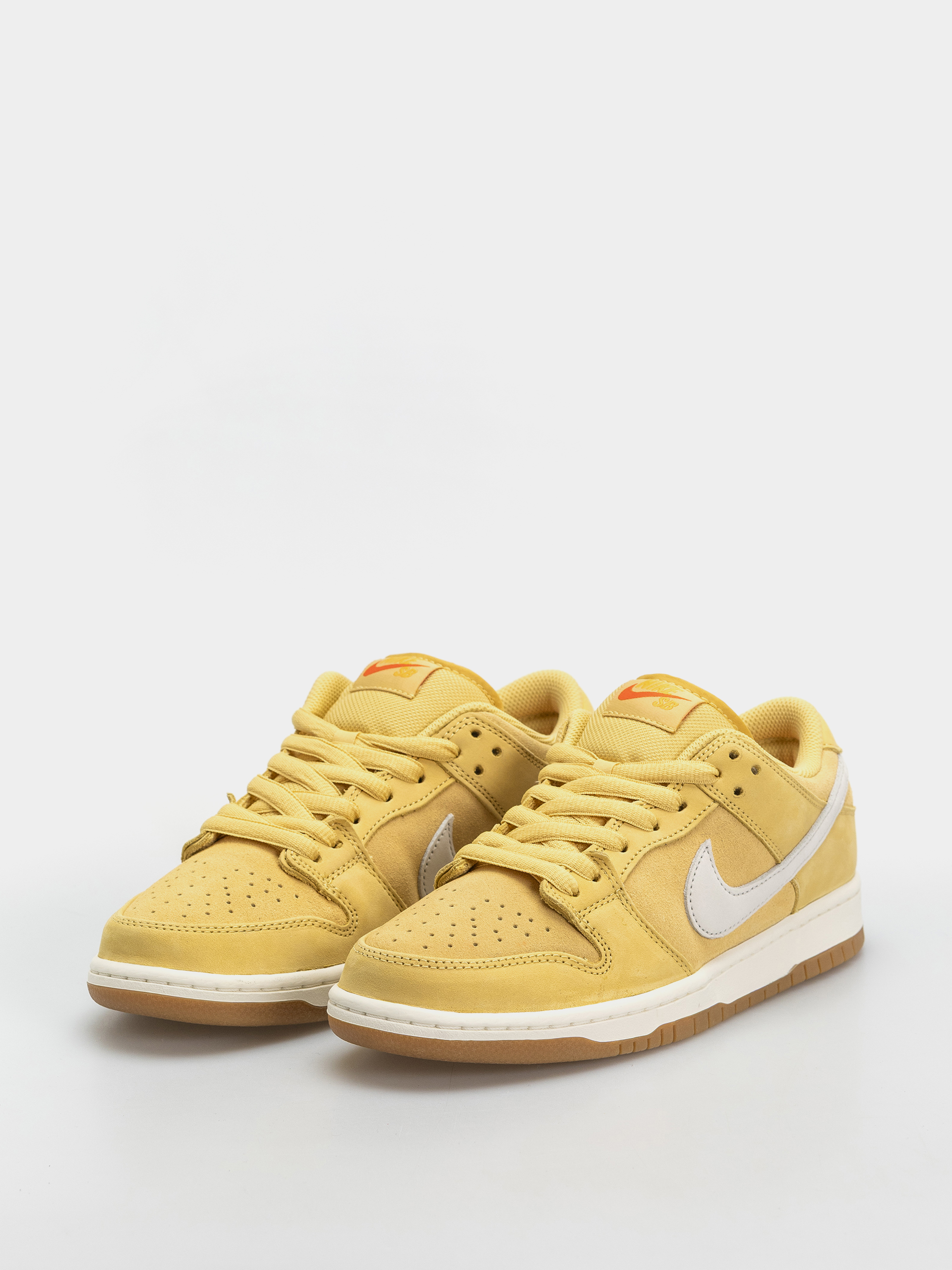 Обувки Nike SB Dunk Low Pro (saturn gold/sail saturn gold solar flare)