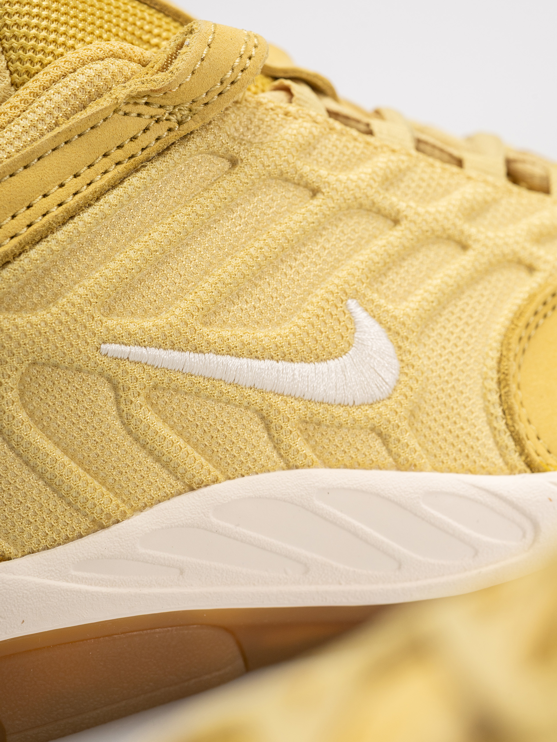 Обувки Nike SB Vertebrae Iso (saturn gold/sail saturn gold solar flare)
