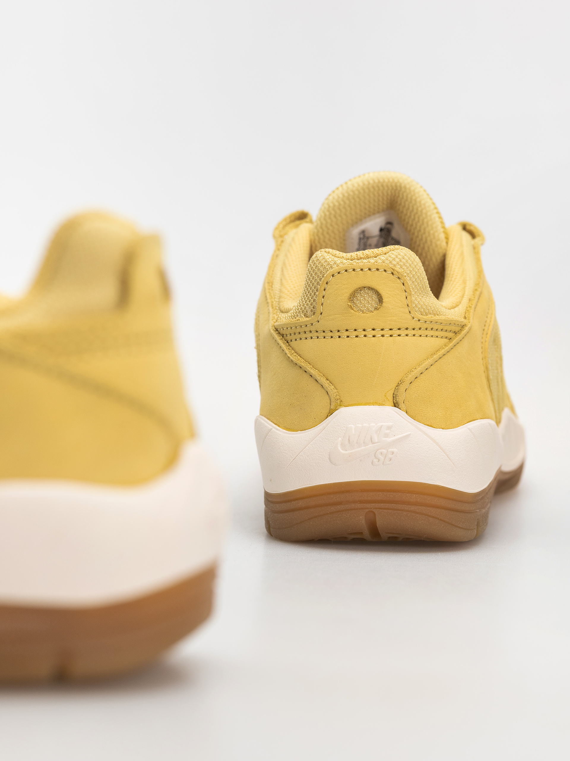 Обувки Nike SB Vertebrae Iso (saturn gold/sail saturn gold solar flare)
