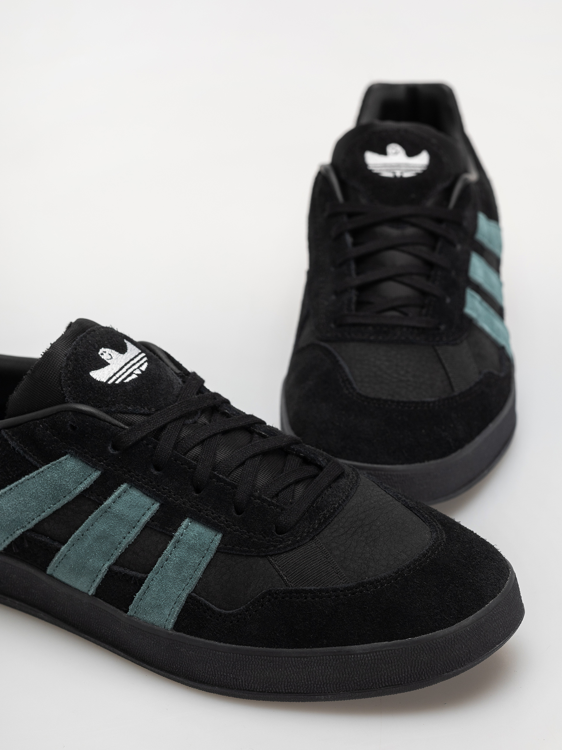 Обувки adidas Aloha Super (cblack/pretea/ftwwht)
