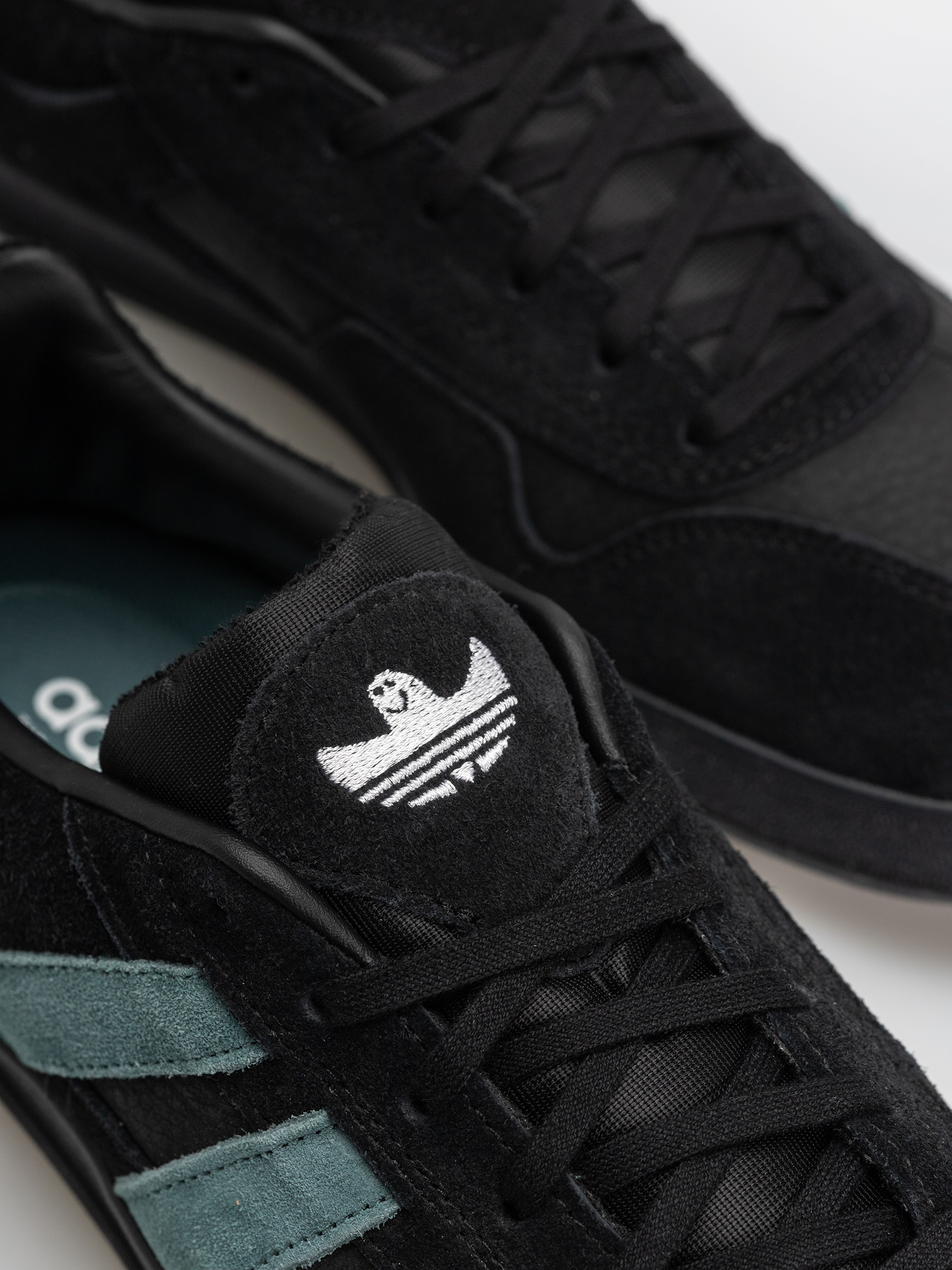 Обувки adidas Aloha Super (cblack/pretea/ftwwht)