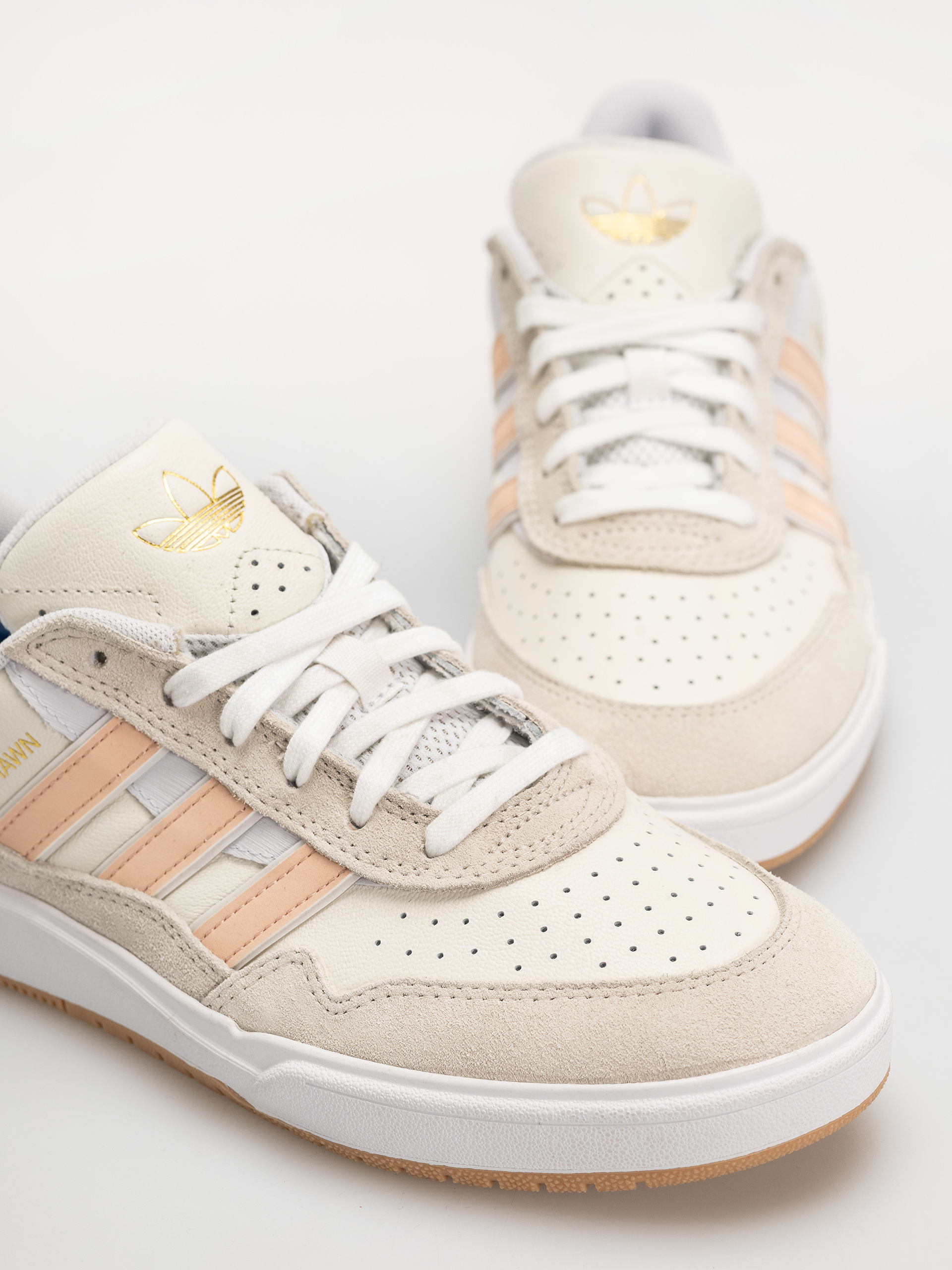Обувки adidas Tyshawn II (wonwhi/powcor/owhite)