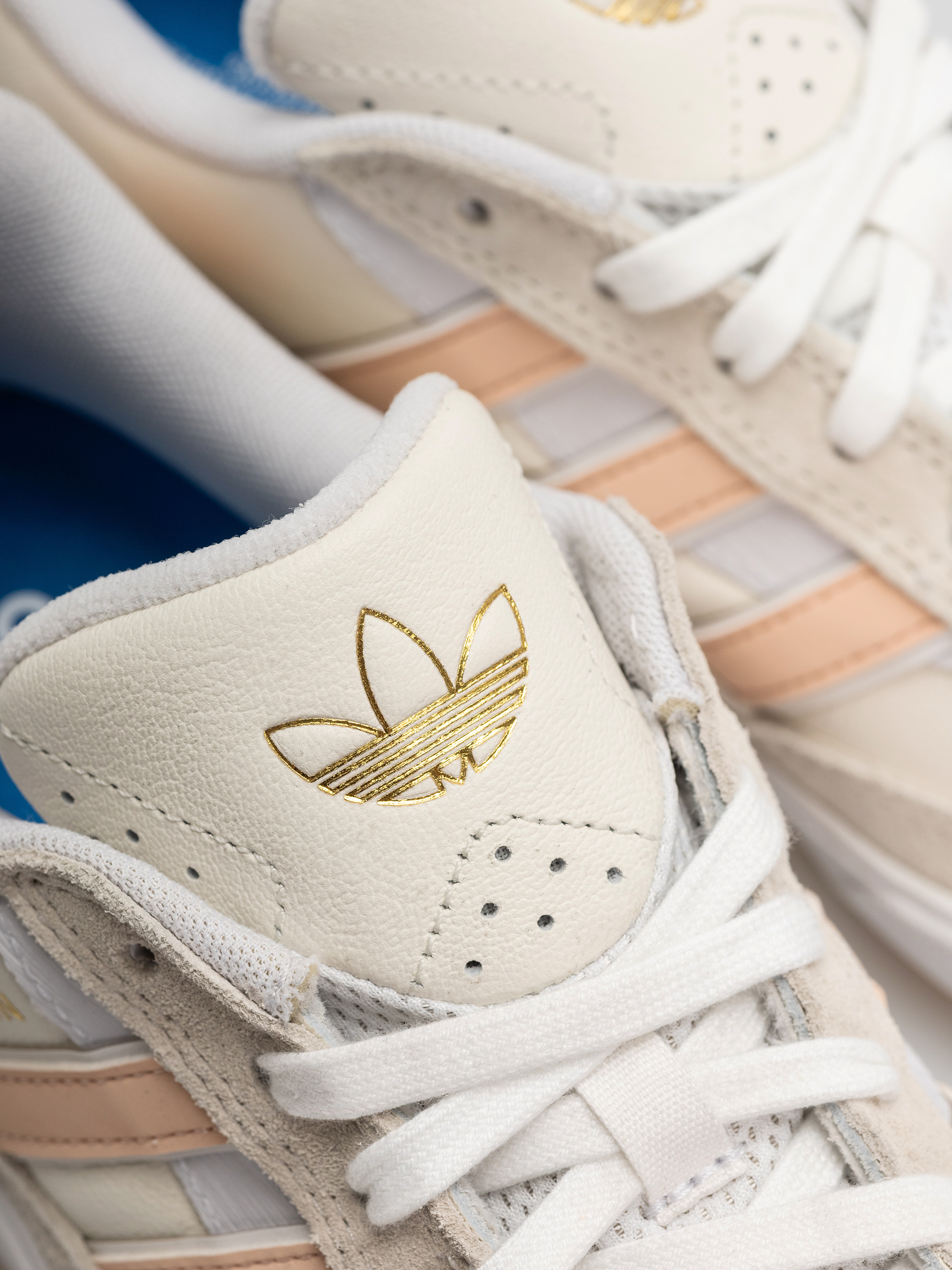 Обувки adidas Tyshawn II (wonwhi/powcor/owhite)
