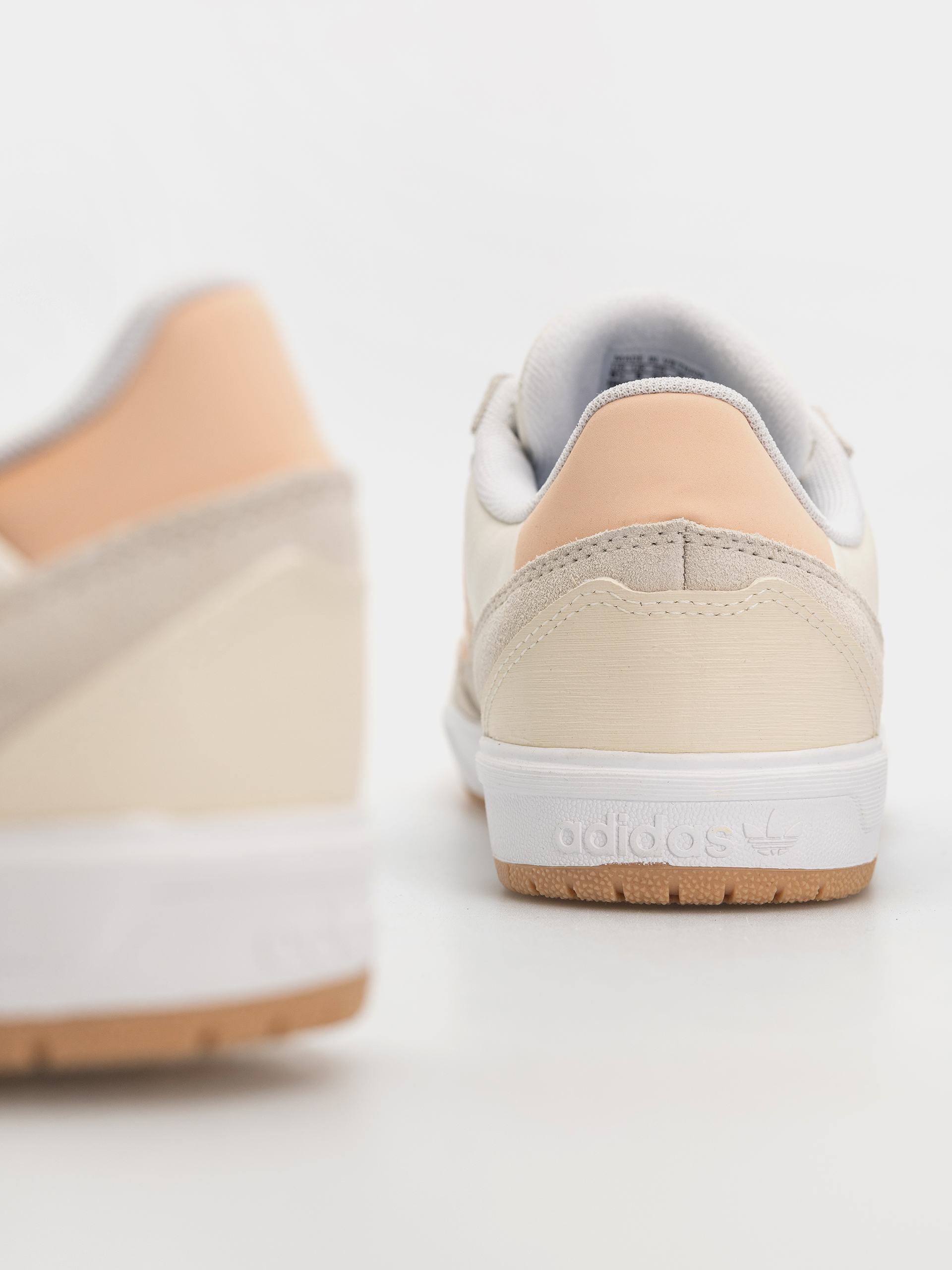 Обувки adidas Tyshawn II (wonwhi/powcor/owhite)