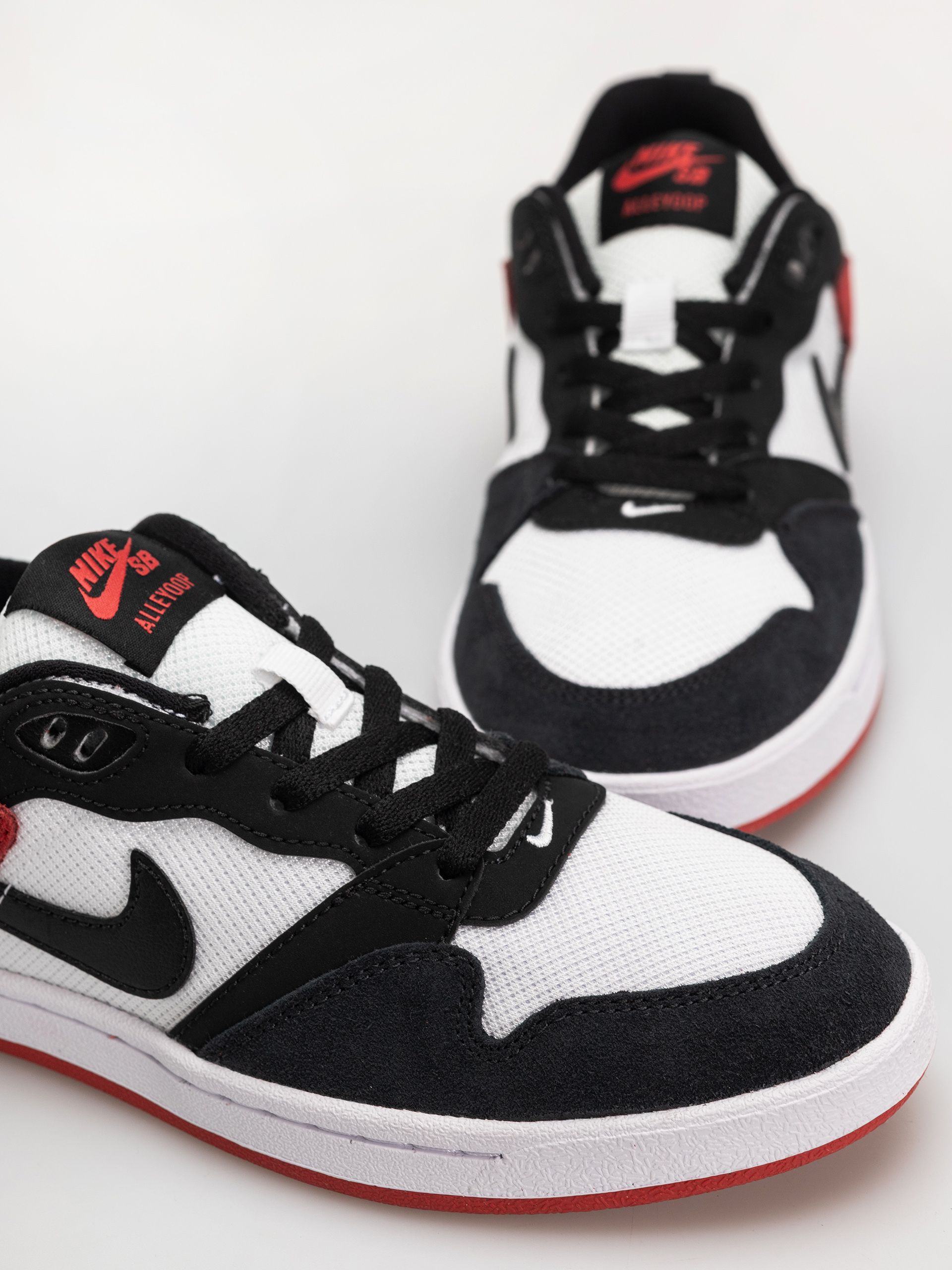 Обувки Nike SB Alleyoop JR (white/black university red white)