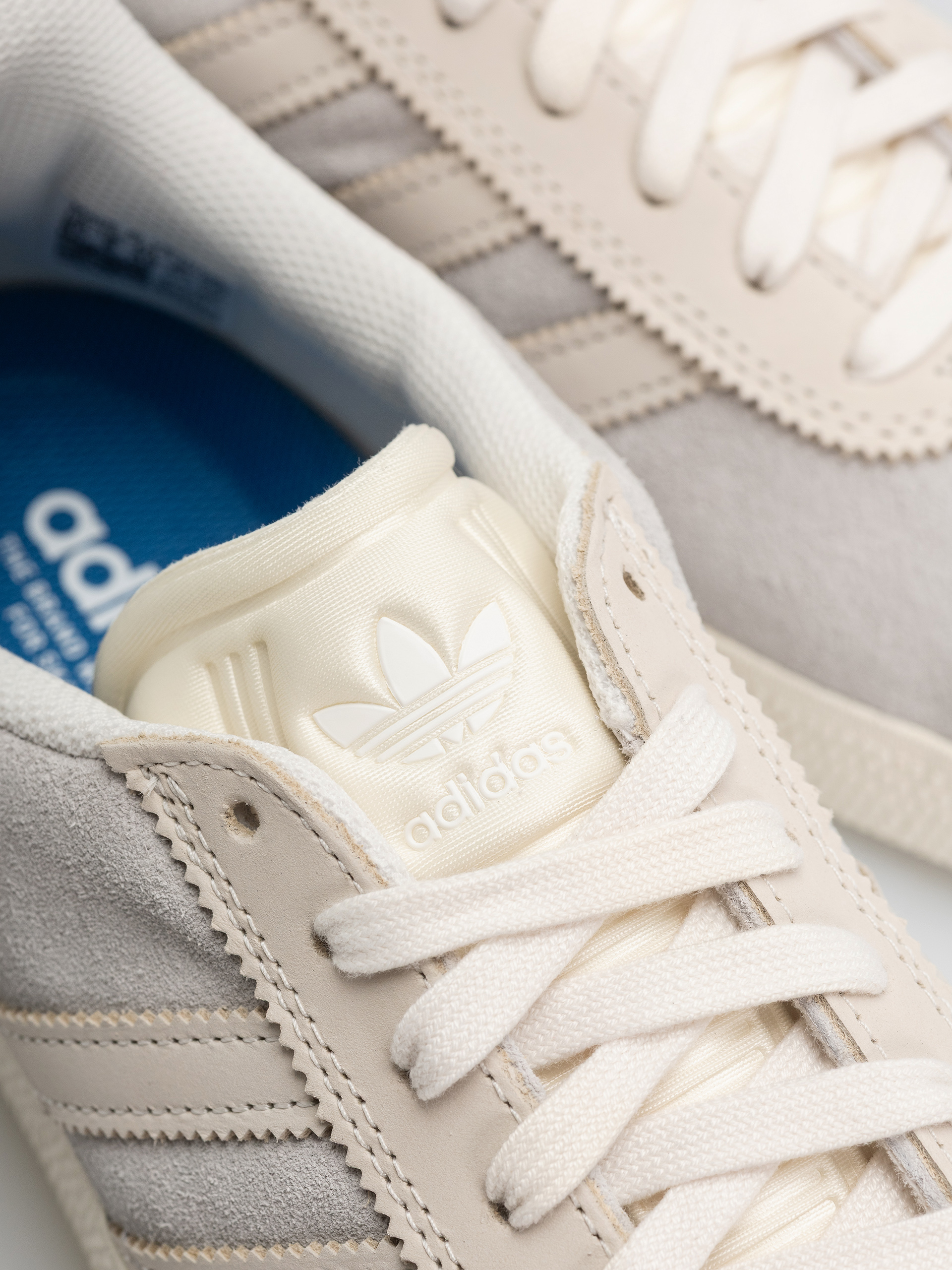Обувки adidas Gazelle Adv (gretwo/cwhite/goldmt)