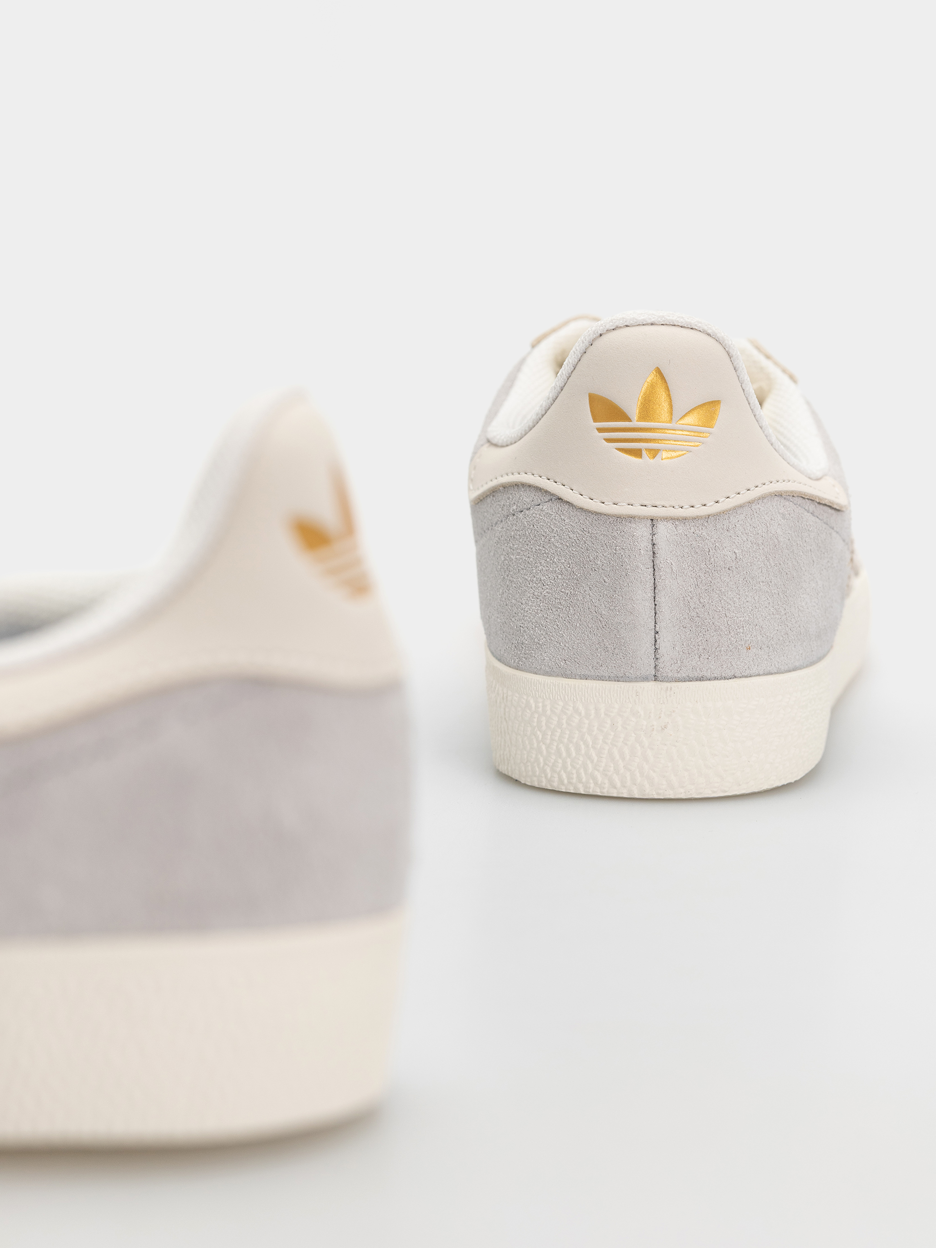 Обувки adidas Gazelle Adv (gretwo/cwhite/goldmt)