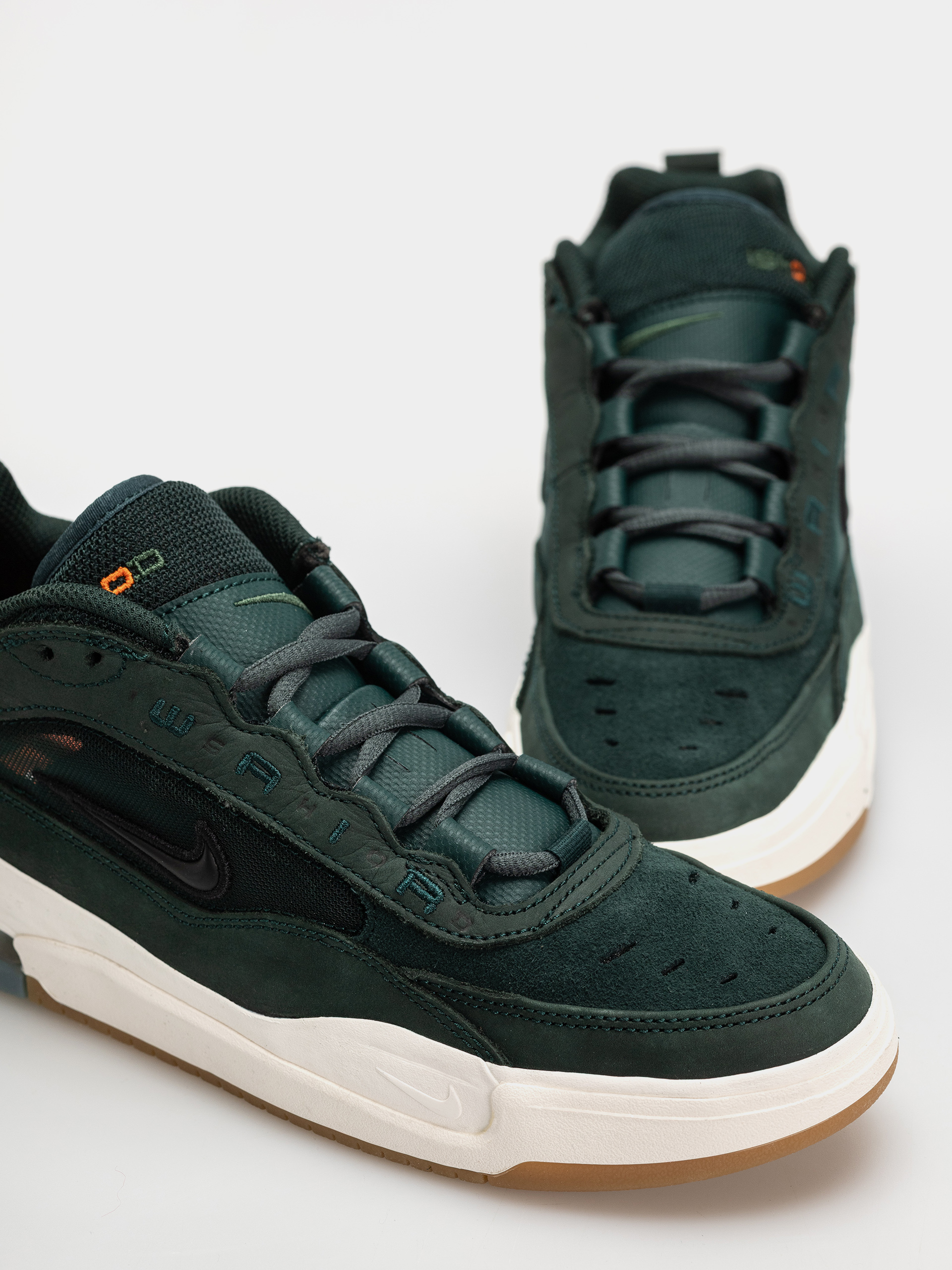 Обувки Nike SB Air Max Ishod Iso (deep fir/black fir sail)