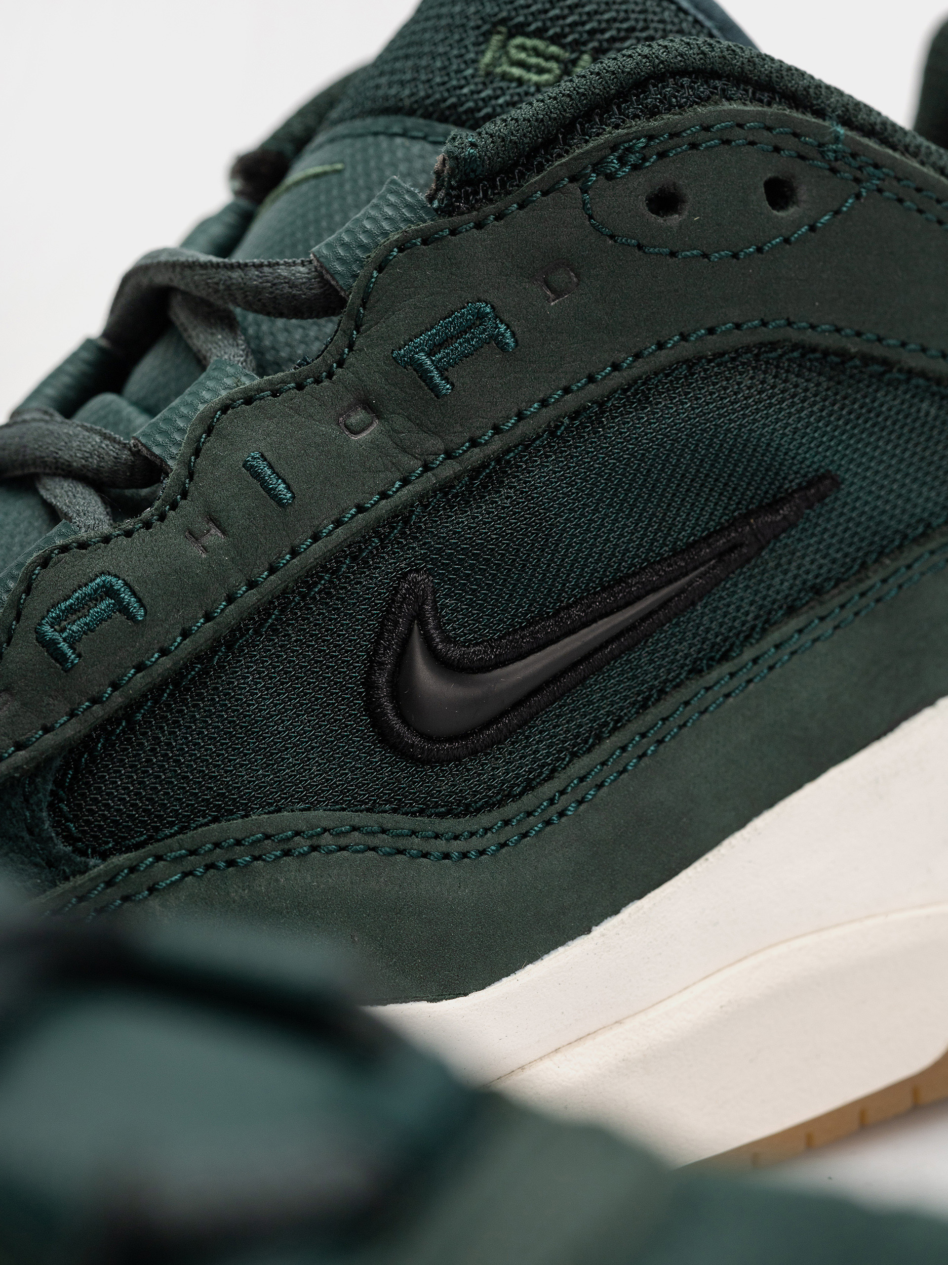 Обувки Nike SB Air Max Ishod Iso (deep fir/black fir sail)