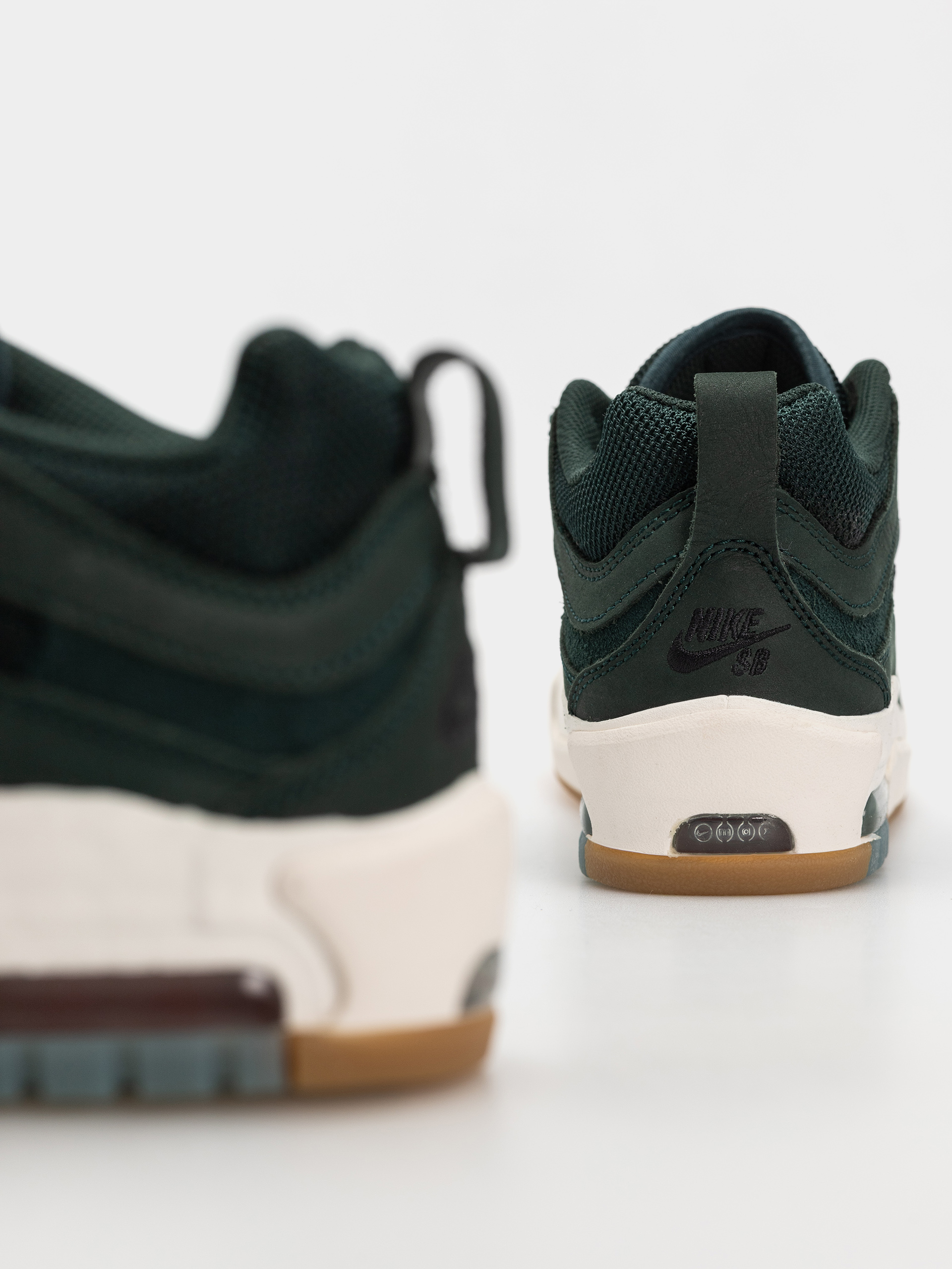 Обувки Nike SB Air Max Ishod Iso (deep fir/black fir sail)