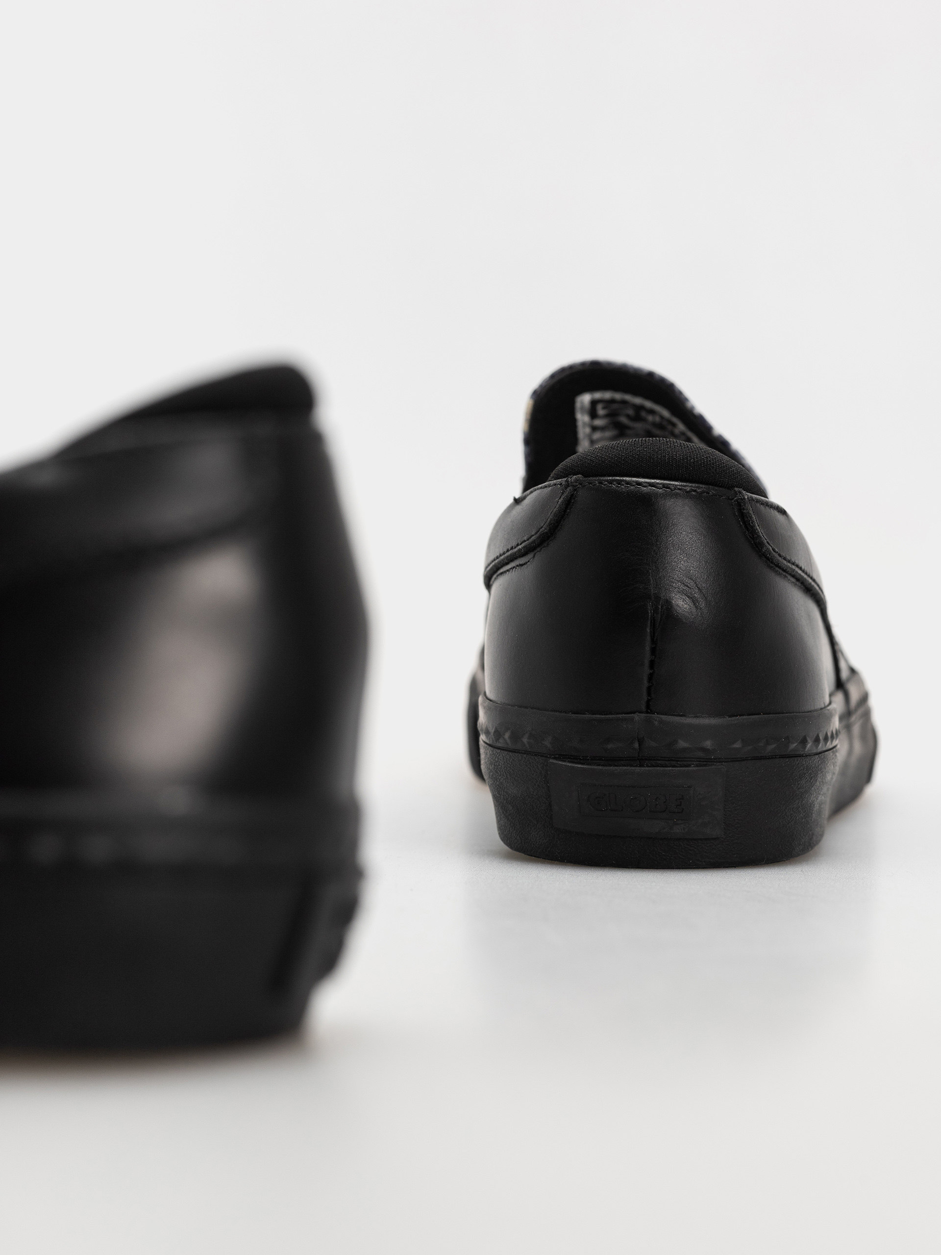 Обувки Globe Liaizon (wasted talent black/snake)