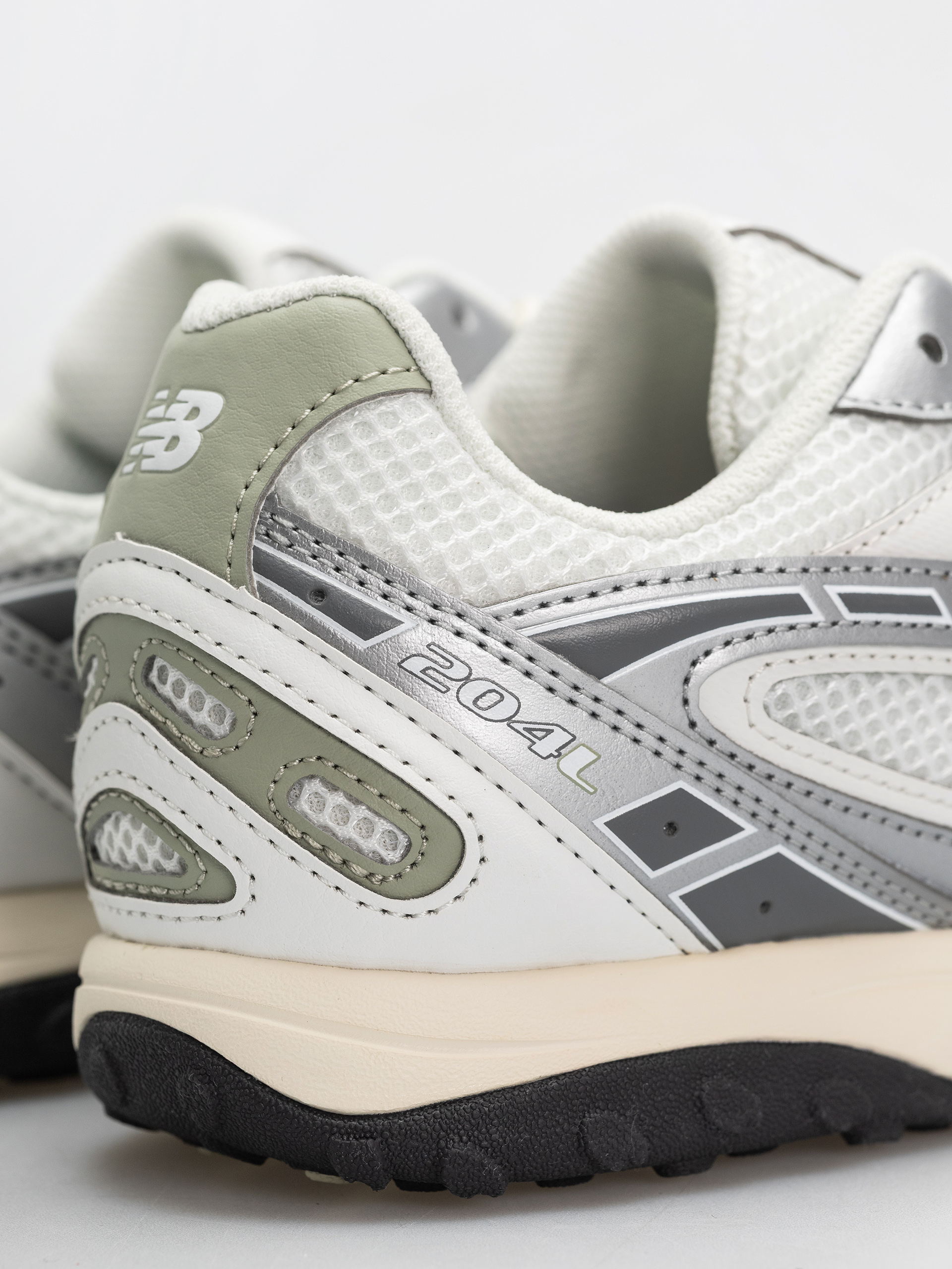 Обувки New Balance 204 (silver metallic/garter snake swb)