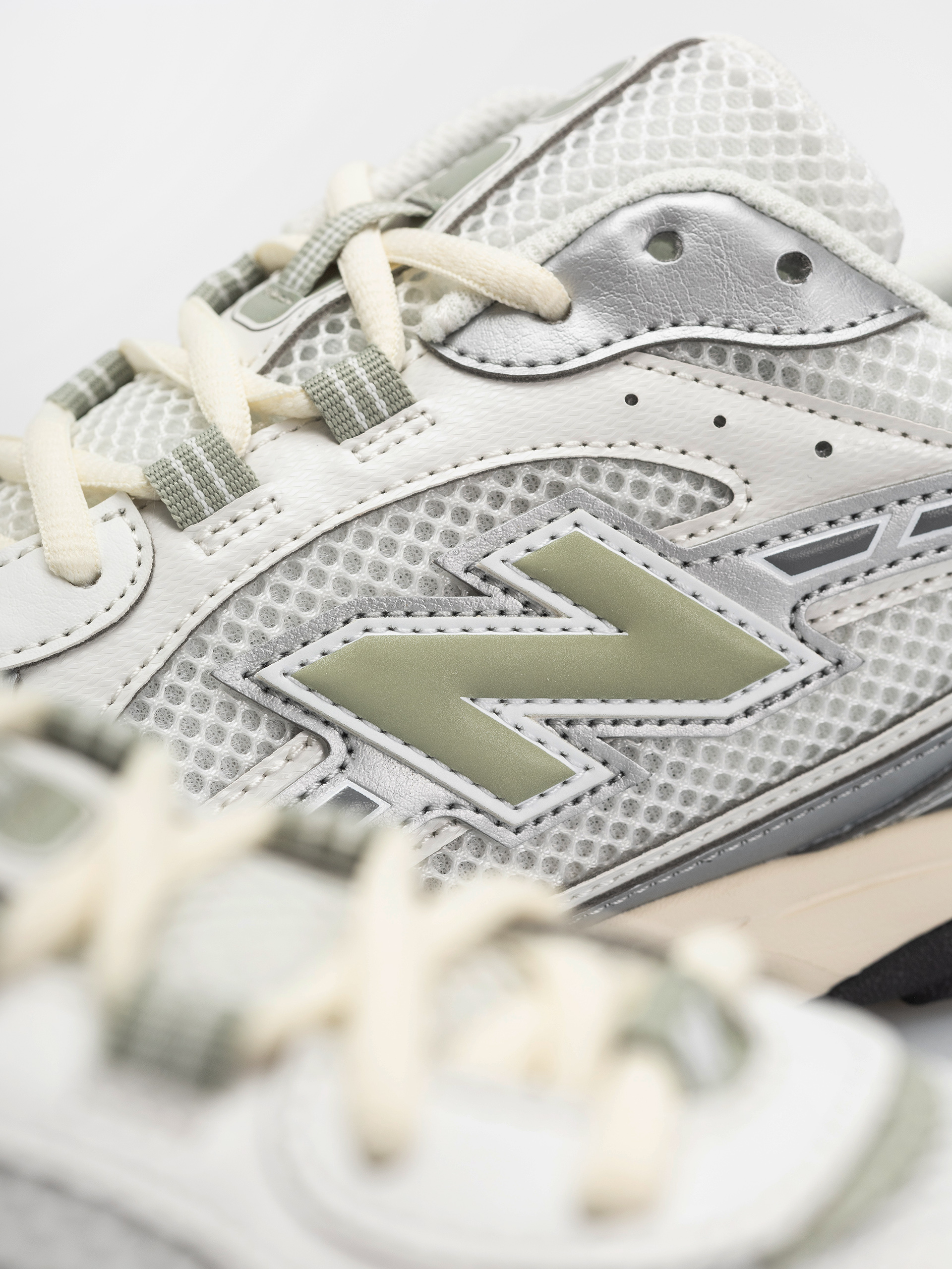 Обувки New Balance 204 (silver metallic/garter snake swb)